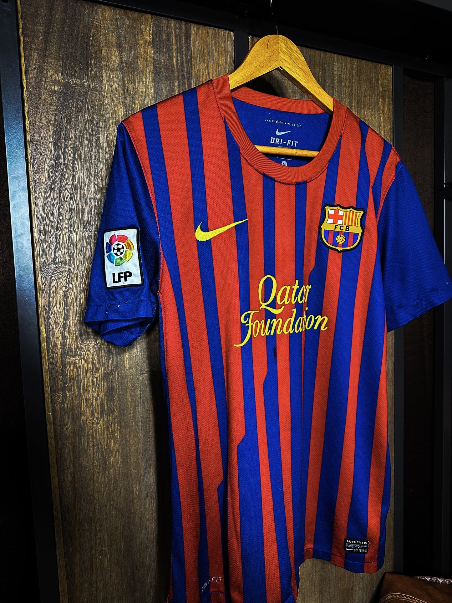 Barcelona 2011/12 Home Jersey – David Villa #7 – Medium – Red & Blue Nike Shirt (MPN: 419877-486)
