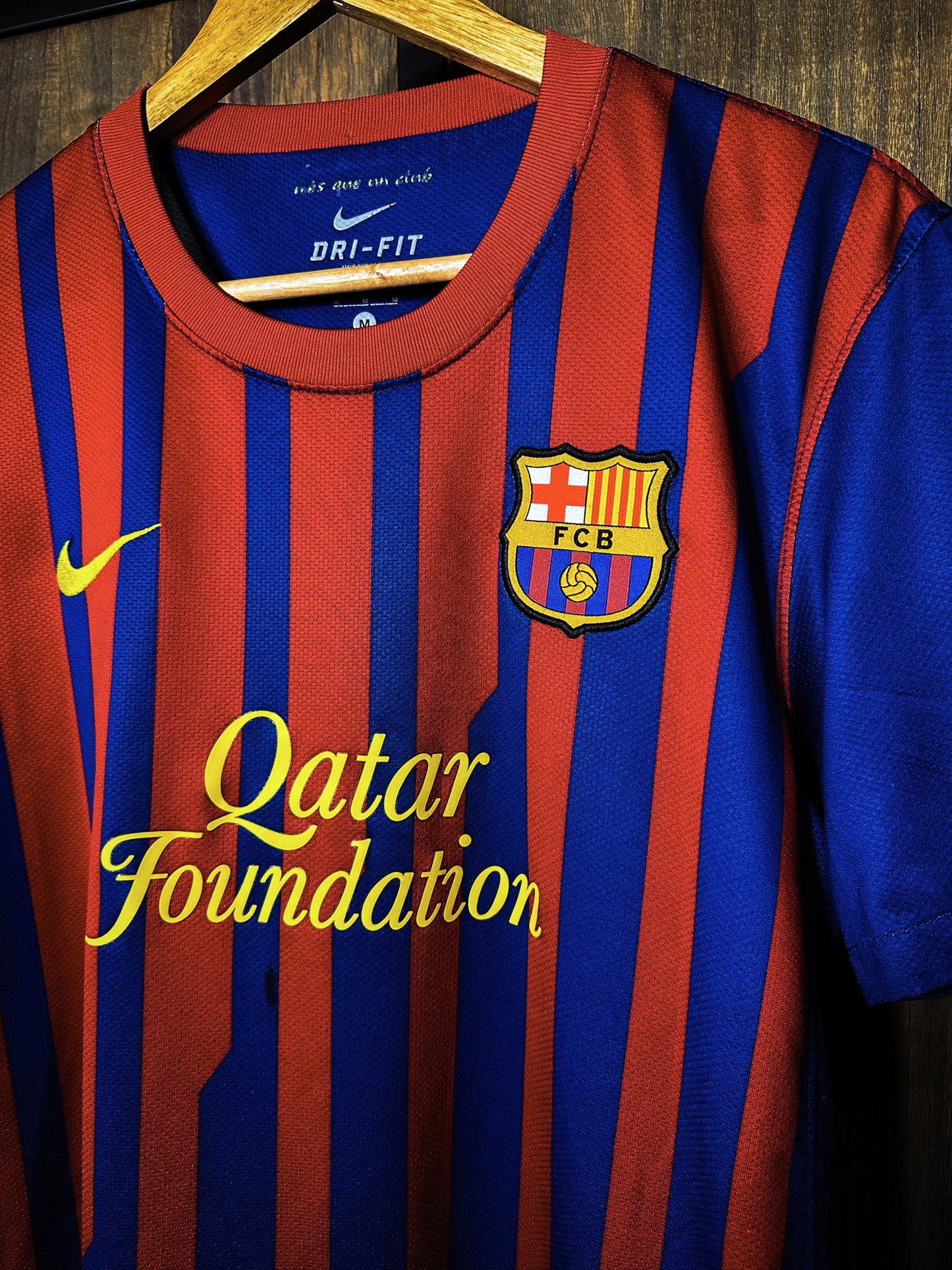 Barcelona 2011/12 Home Jersey – David Villa #7 – Medium – Red & Blue Nike Shirt (MPN: 419877-486)