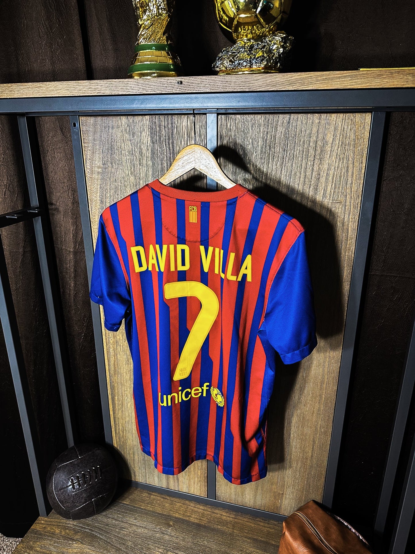 Barcelona 2011/12 Home Jersey – David Villa #7 – Medium – Red & Blue Nike Shirt (MPN: 419877-486)