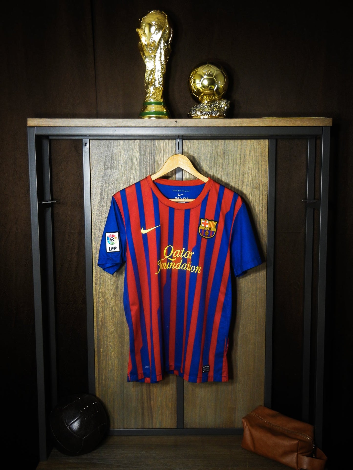 Barcelona 2011/12 Home Jersey – David Villa #7 – Medium – Red & Blue Nike Shirt (MPN: 419877-486)
