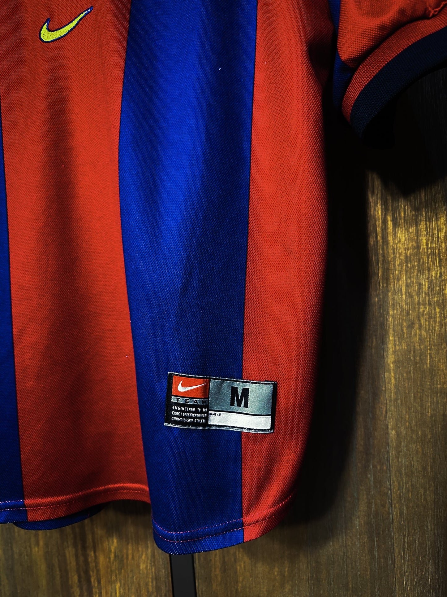 Barcelona 1998/99 Home Jersey – Size M – Red & Blue Nike Shirt (MPN: 802820323)