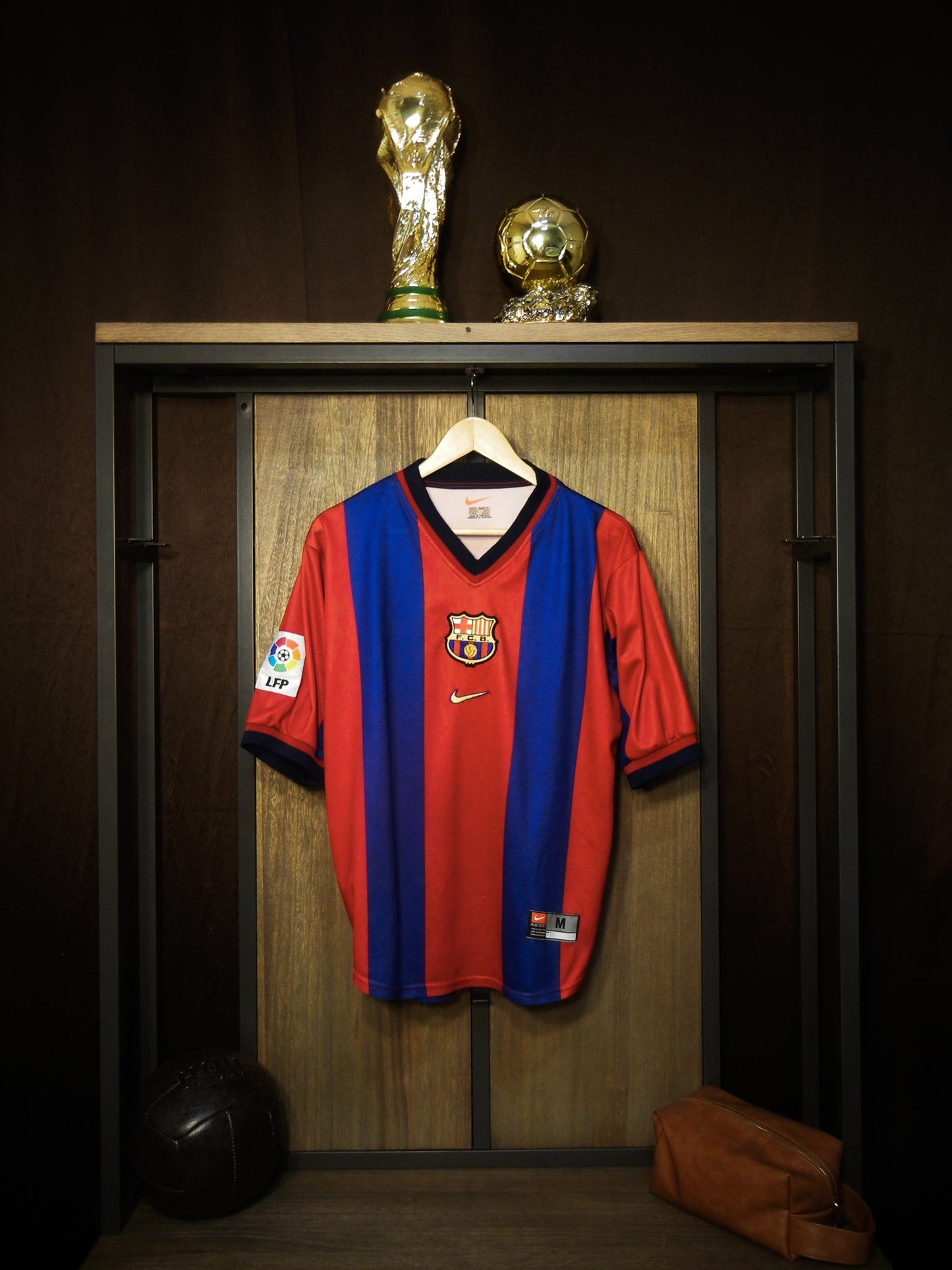 Barcelona 1998/99 Home Jersey – Size M – Red & Blue Nike Shirt (MPN: 802820323)