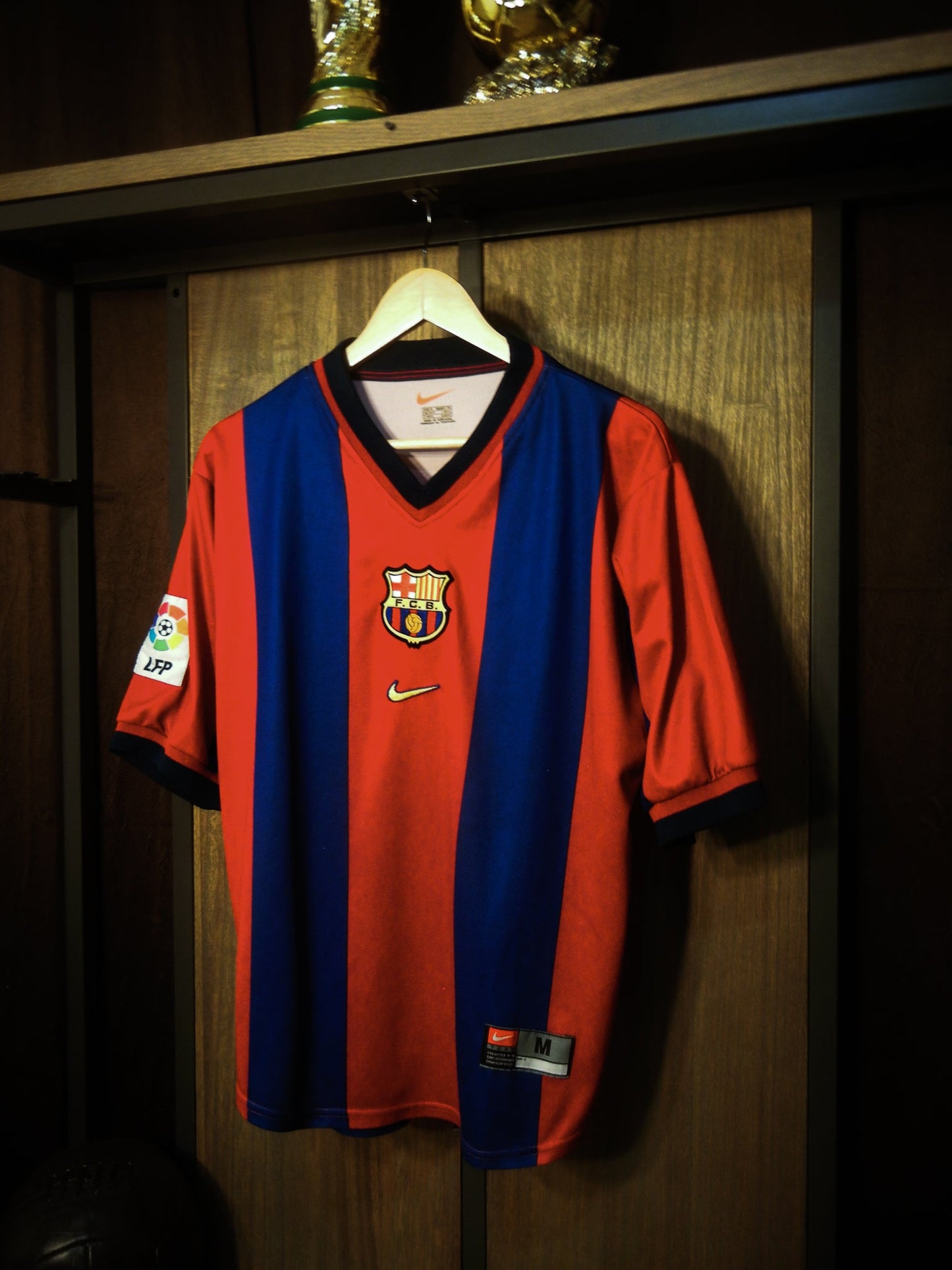 Barcelona 1998/99 Home Jersey – Size M – Red & Blue Nike Shirt (MPN: 802820323)
