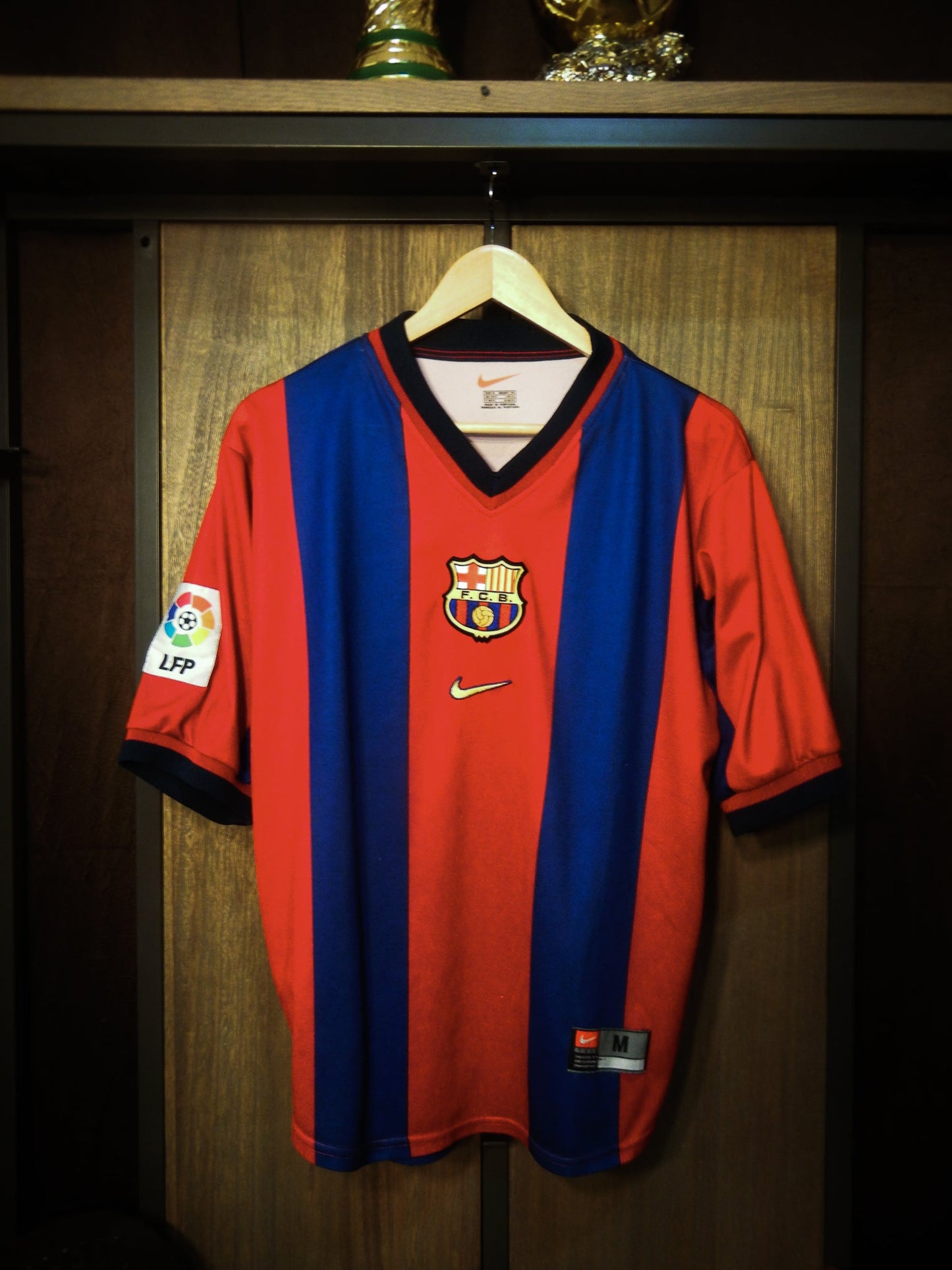 Barcelona 1998/99 Home Jersey – Size M – Red & Blue Nike Shirt (MPN: 802820323)