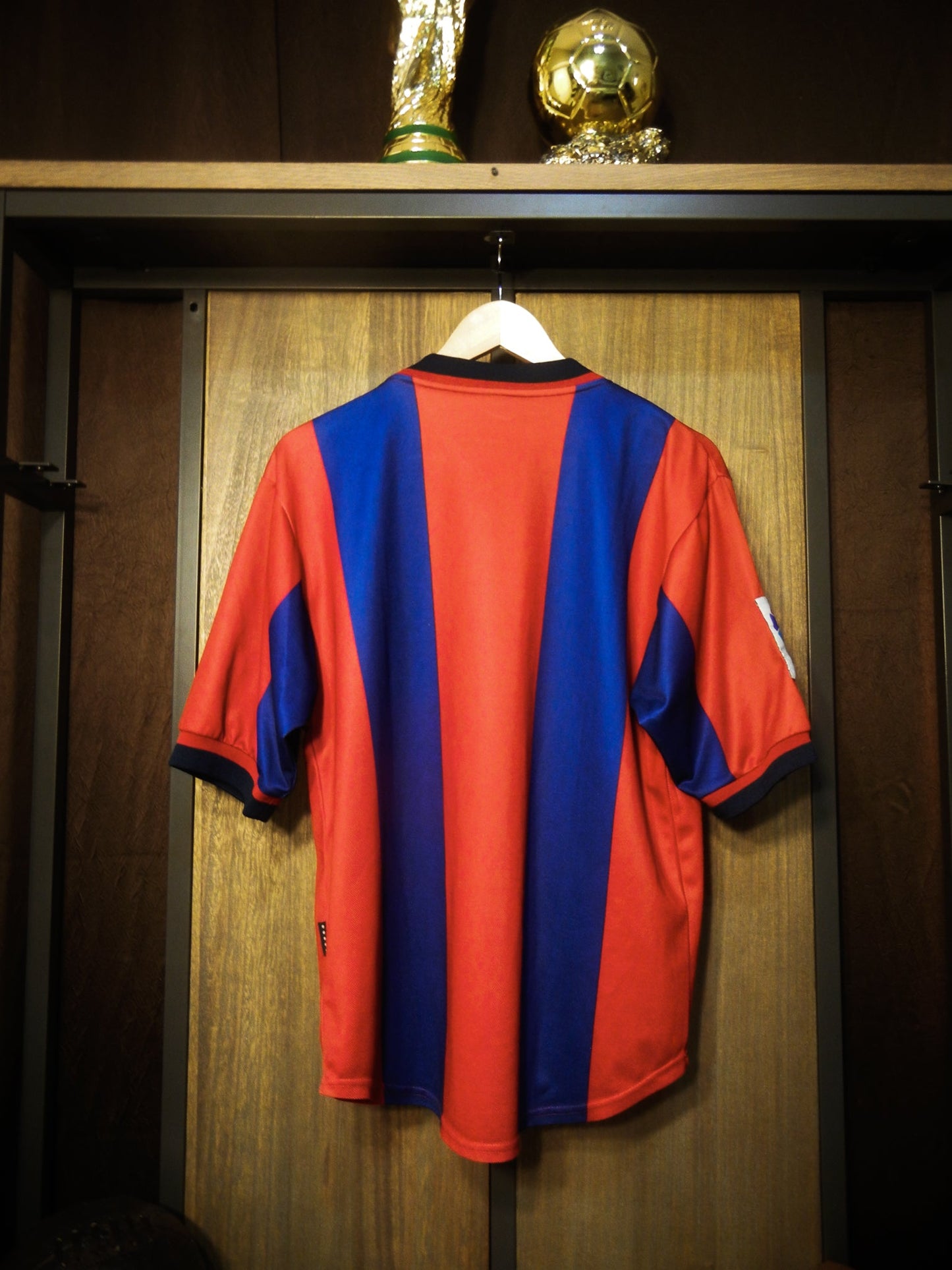 Barcelona 1998/99 Home Jersey – Size M – Red & Blue Nike Shirt (MPN: 802820323)