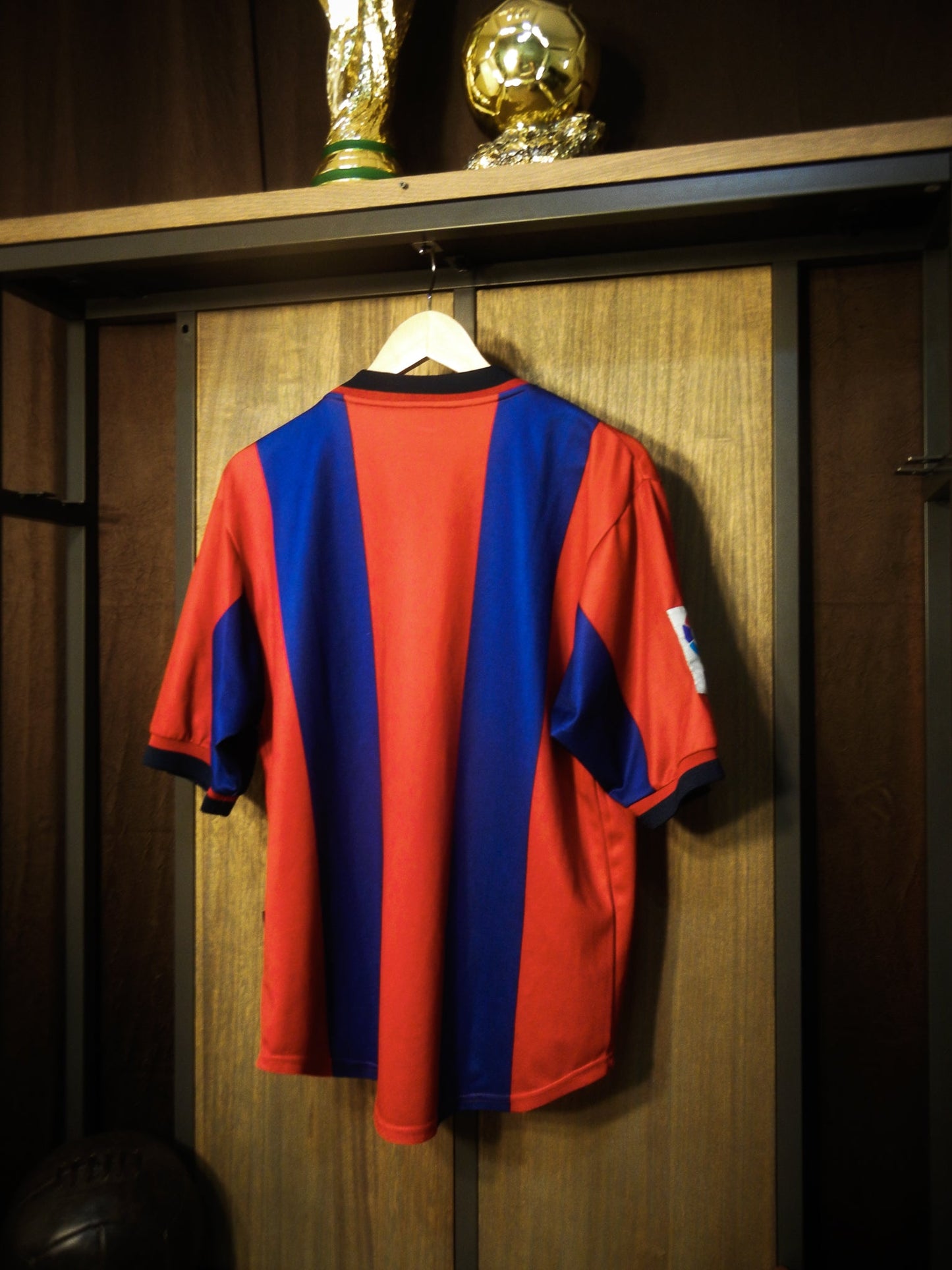 Barcelona 1998/99 Home Jersey – Size M – Red & Blue Nike Shirt (MPN: 802820323)