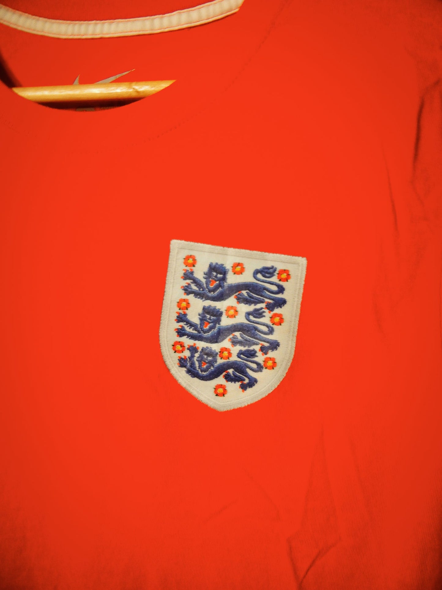 England 2014/15 Away Jersey – Size L – Red Nike Shirt – (MPN: 608597-657)