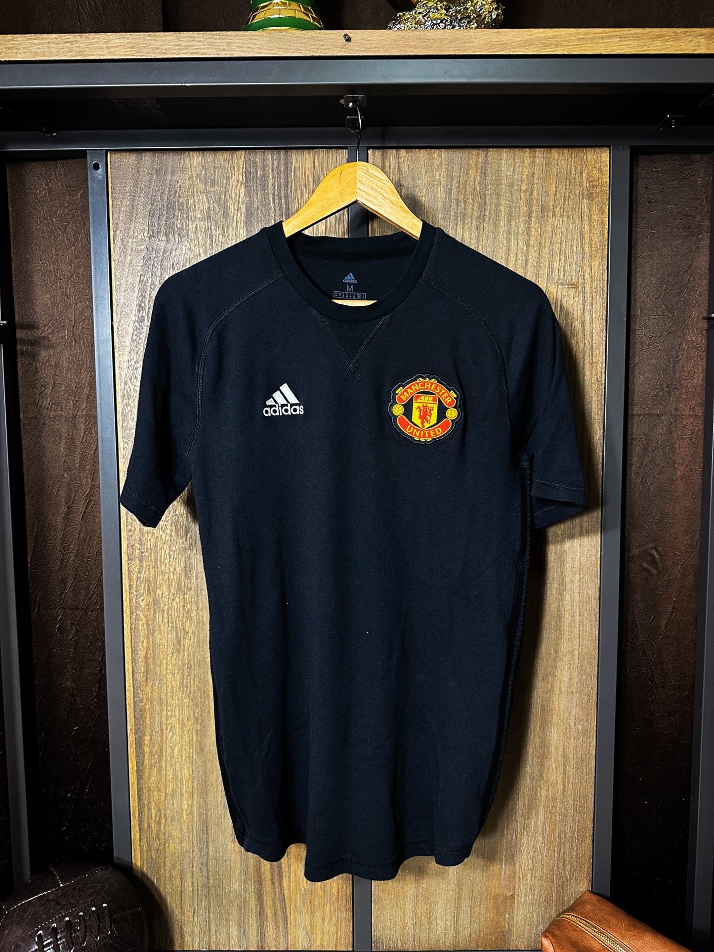 Manchester United 2021/22 Travel Tee – Size M – Black adidas Shirt (MPN: GR3908)