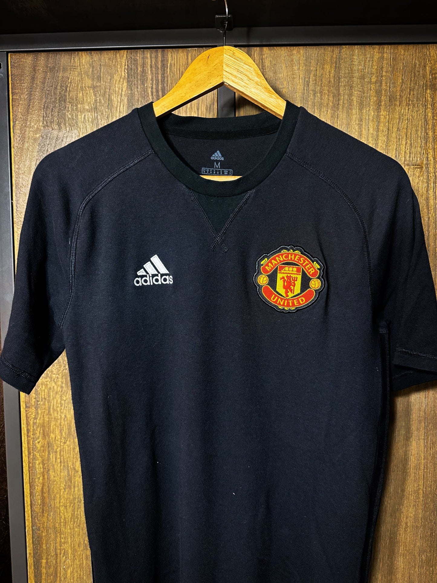 Manchester United 2021/22 Travel Tee – Size M – Black adidas Shirt (MPN: GR3908)
