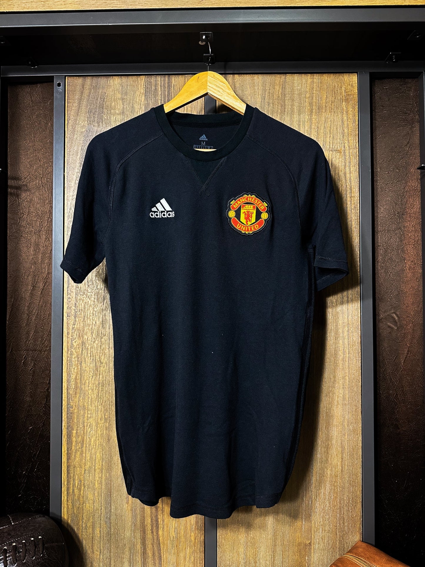 Manchester United 2021/22 Travel Tee – Size M – Black adidas Shirt (MPN: GR3908)