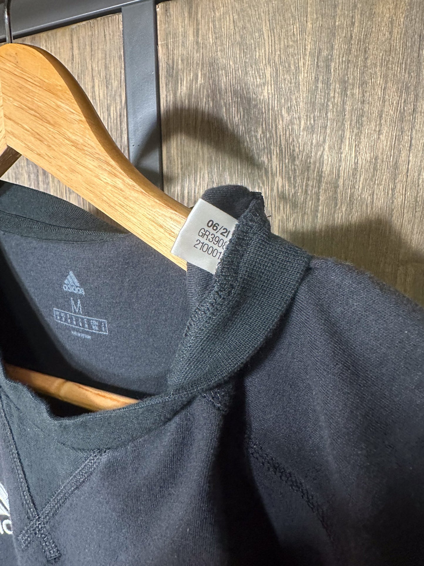 Manchester United 2021/22 Travel Tee – Size M – Black adidas Shirt (MPN: GR3908)