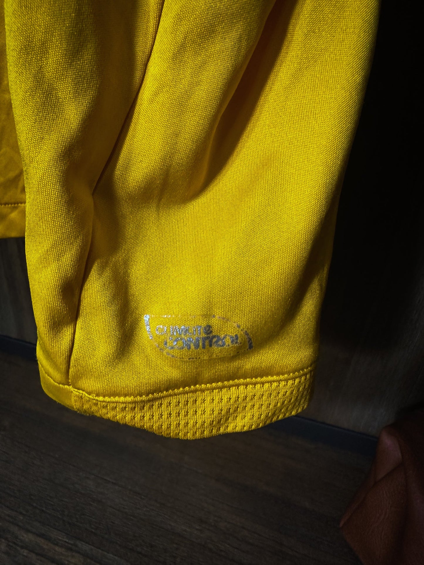 Sweden 2009/10 Home Jersey – Zlatan Ibrahimović #10 – Size Large – Yellow Umbro Shirt – (MPN: Check QR on Jersey)