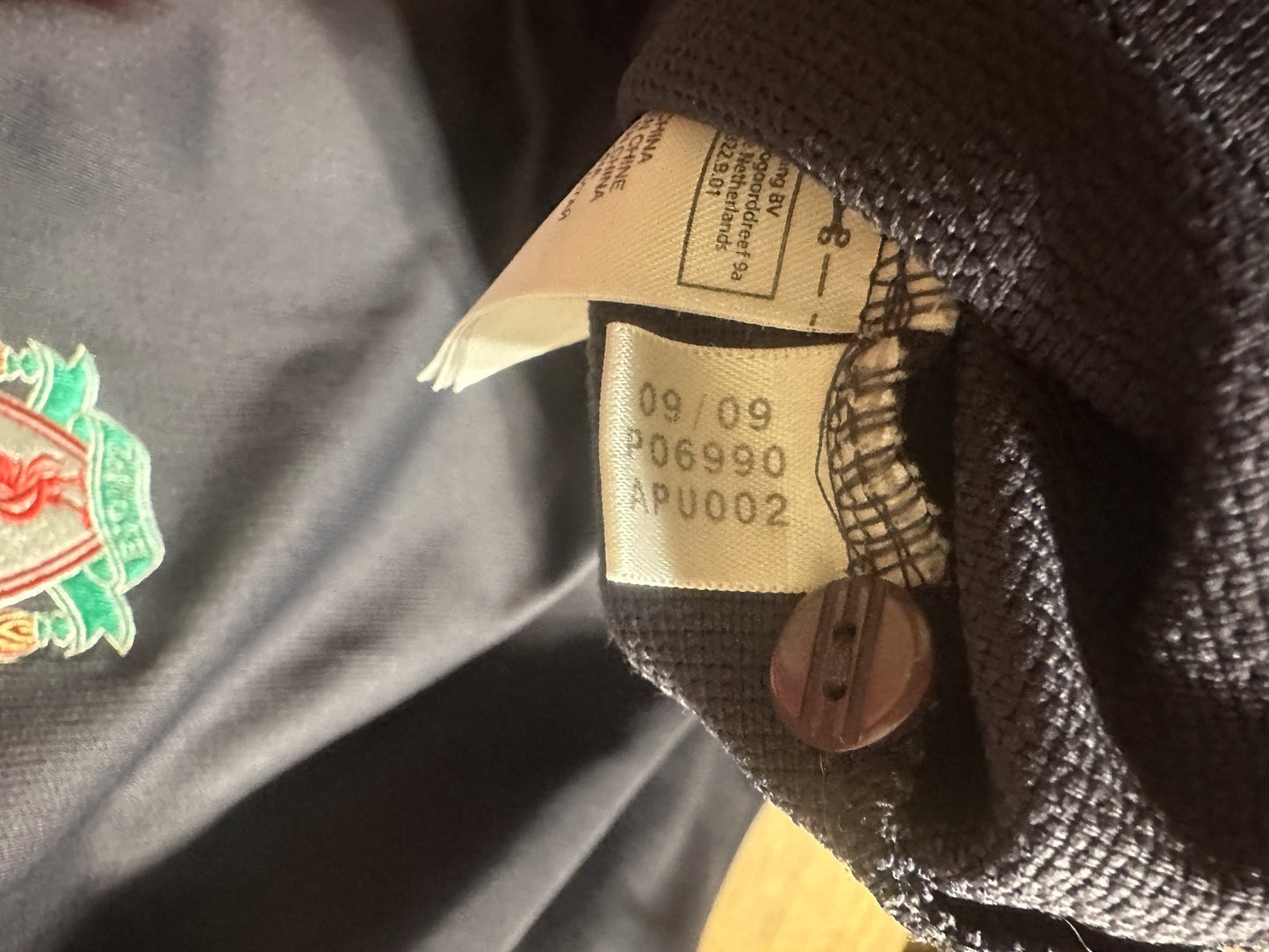 Liverpool 2009/10 Carlsberg Polo Shirt – Size XL – Adidas Red and Black Pre-game Shirt (MPN: P06990 APU002)