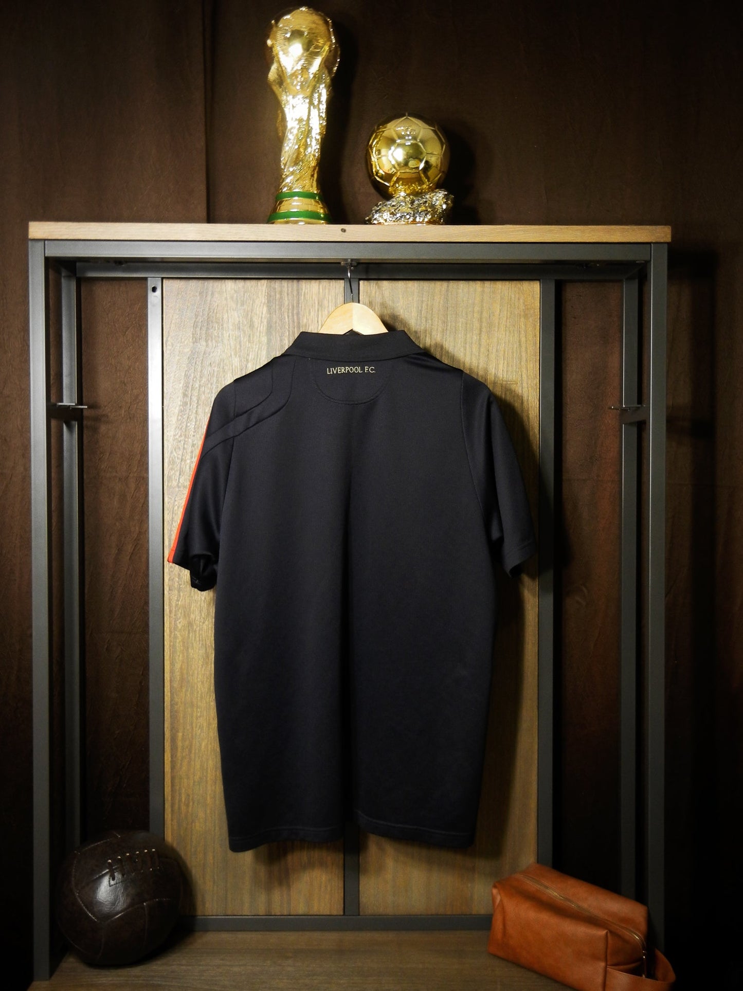 Liverpool 2009/10 Carlsberg Polo Shirt – Size XL – Adidas Red and Black Pre-game Shirt (MPN: P06990 APU002)