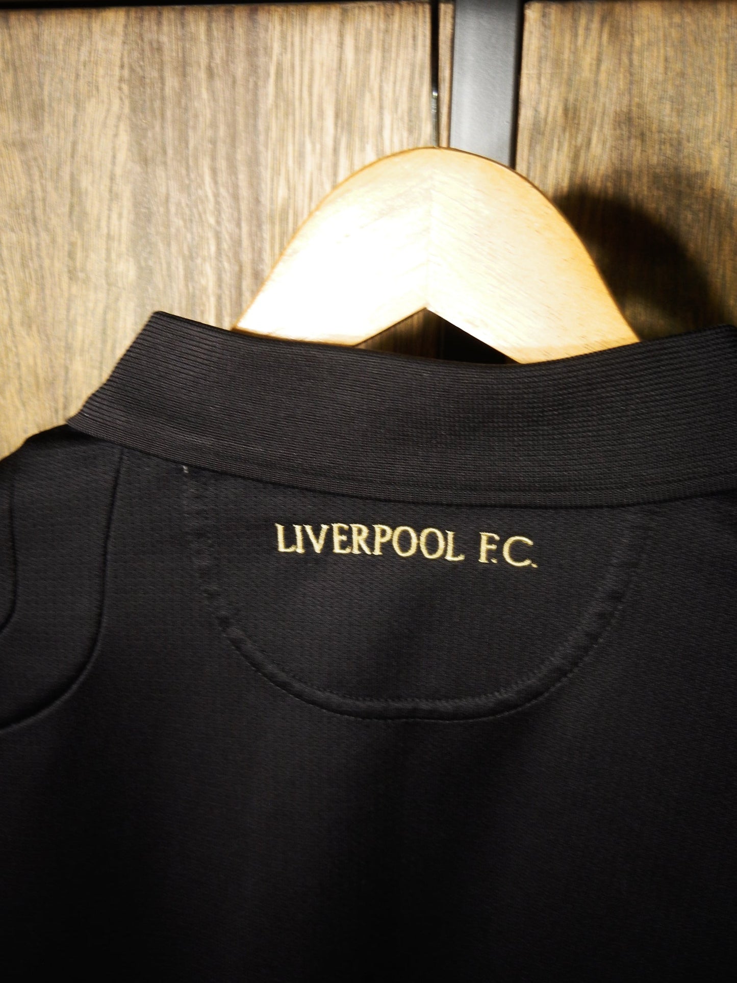 Liverpool 2009/10 Carlsberg Polo Shirt – Size XL – Adidas Red and Black Pre-game Shirt (MPN: P06990 APU002)