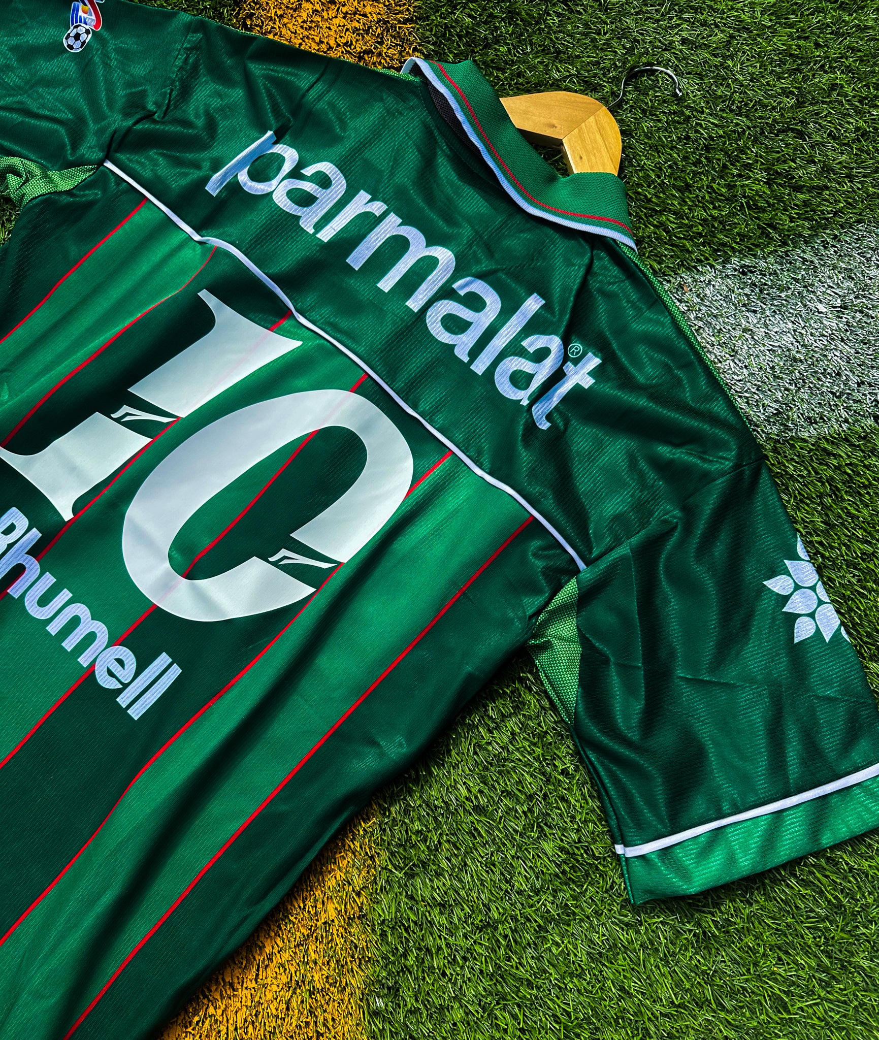 Close-up of Parmalat logo and club crest on the 1992 Palmeiras shirt.