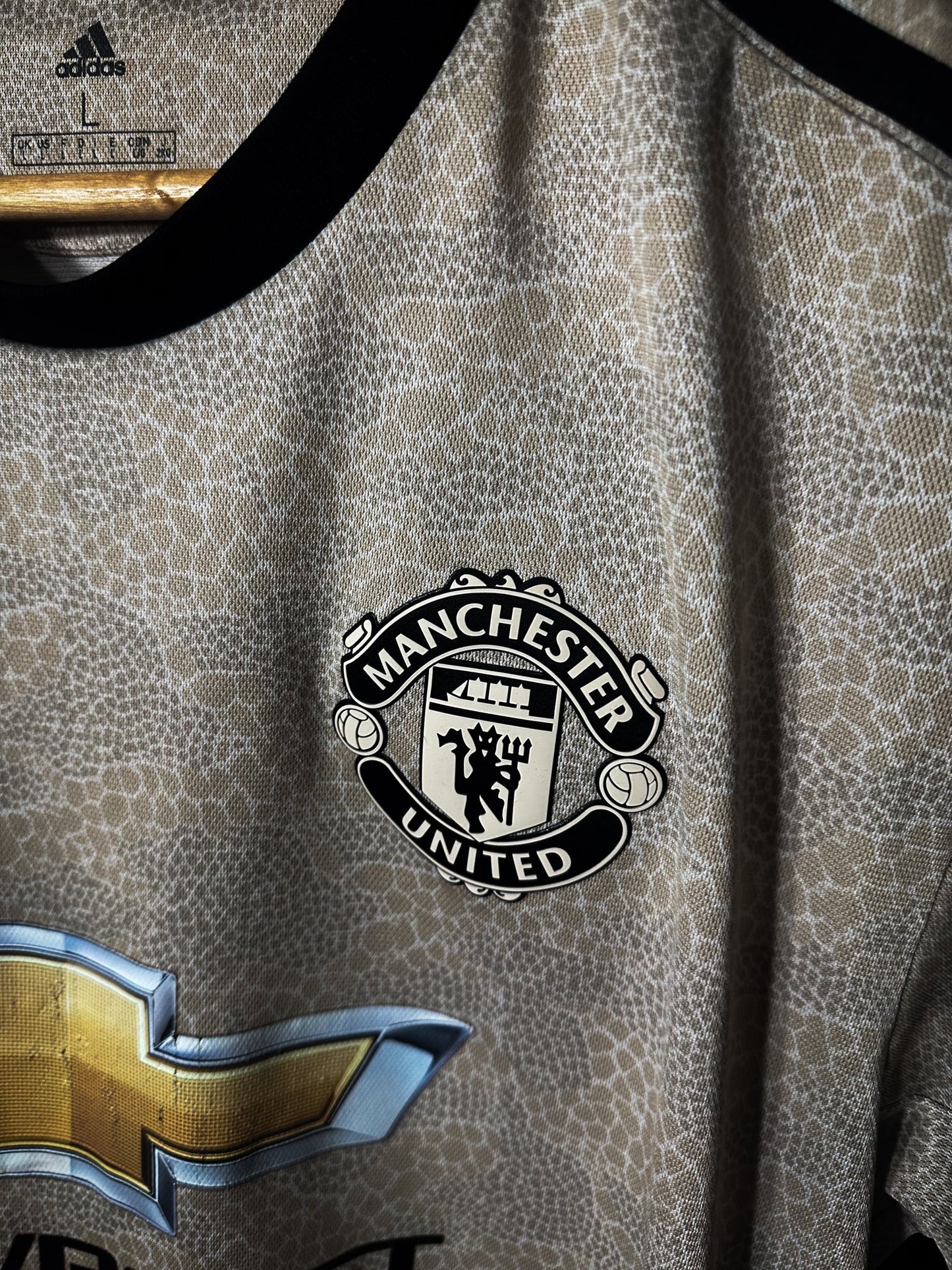 Manchester United 2019/20 Away Jersey – Bruno Fernandes #18 – Size L – Beige Adidas Kit (MPN: ED7388)