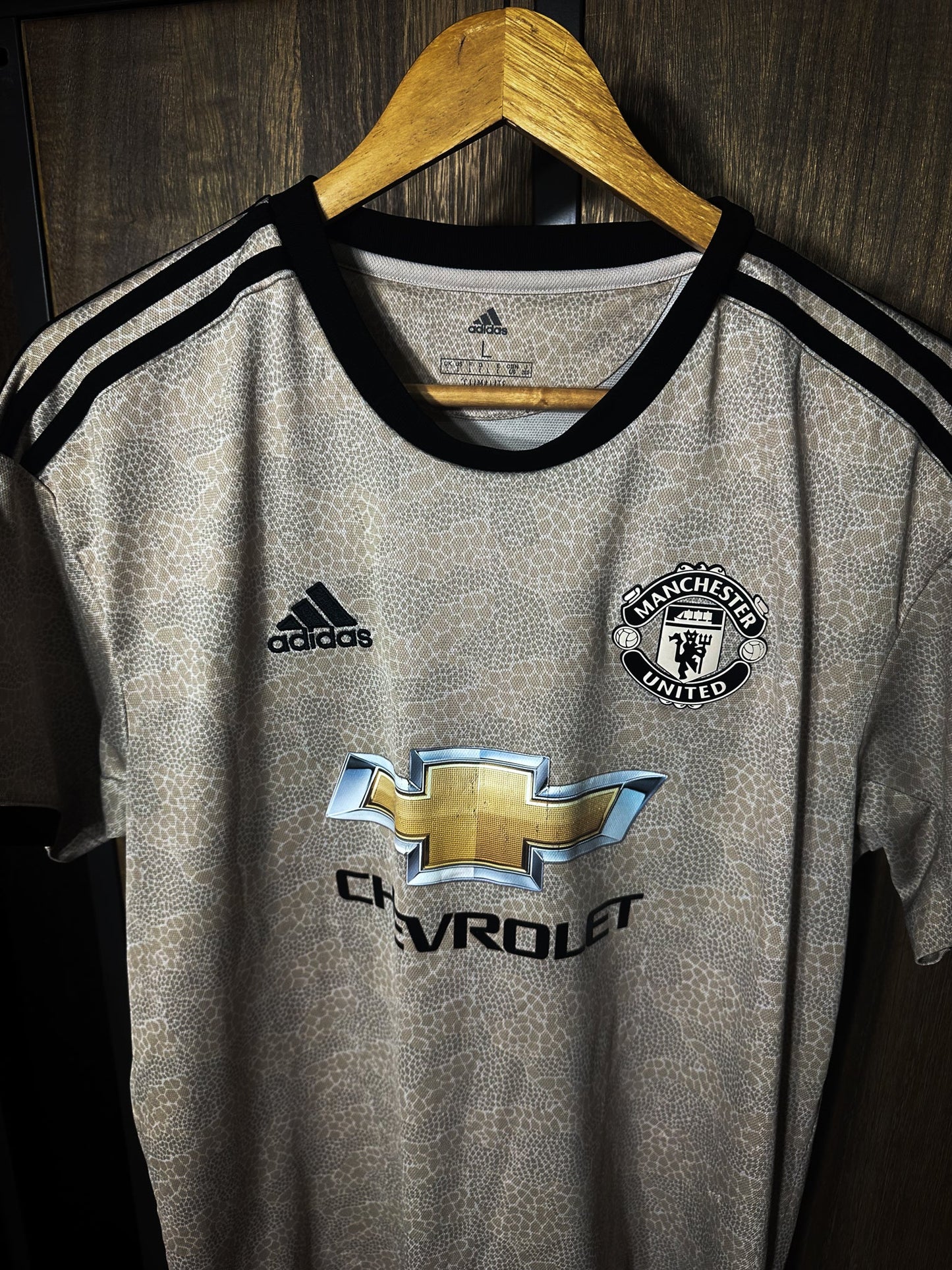 Manchester United 2019/20 Away Jersey – Bruno Fernandes #18 – Size L – Beige Adidas Kit (MPN: ED7388)