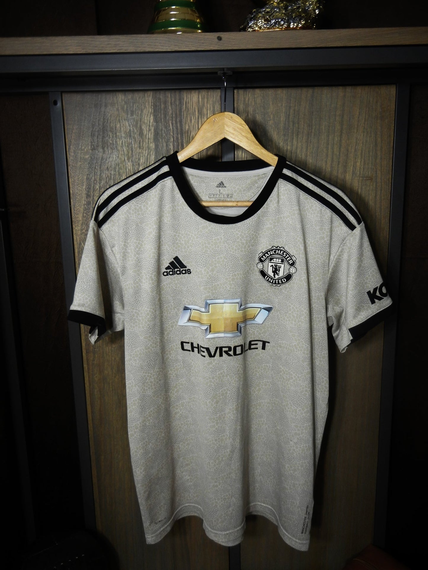 Manchester United 2019/20 Away Jersey – Bruno Fernandes #18 – Size L – Beige Adidas Kit (MPN: ED7388)