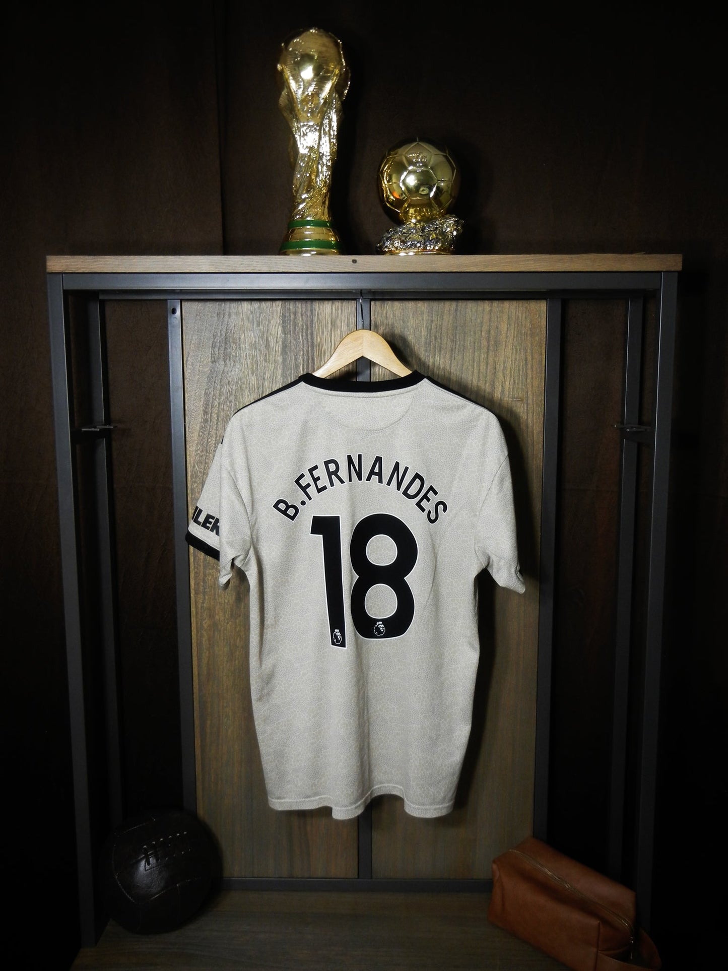 Manchester United 2019/20 Away Jersey – Bruno Fernandes #18 – Size L – Beige Adidas Kit (MPN: ED7388)