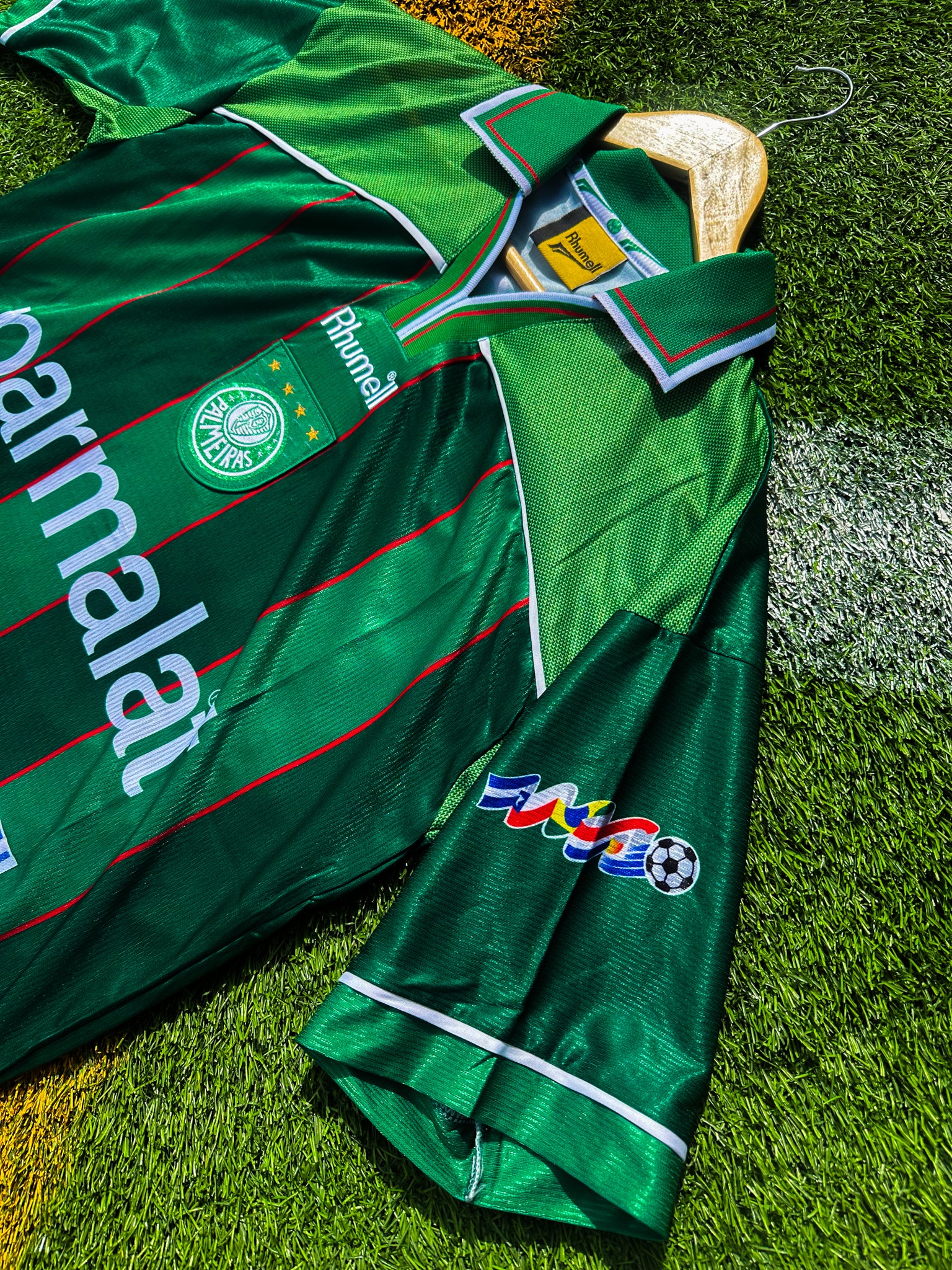Close-up of Parmalat logo and club crest on the 1992 Palmeiras shirt.