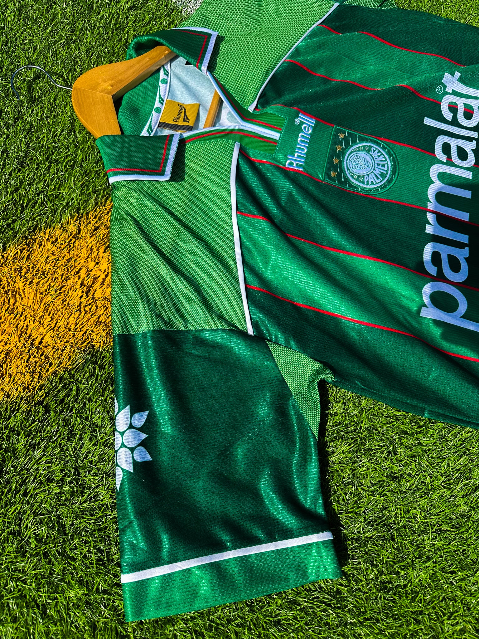 Close-up of Parmalat logo and club crest on the 1992 Palmeiras shirt.