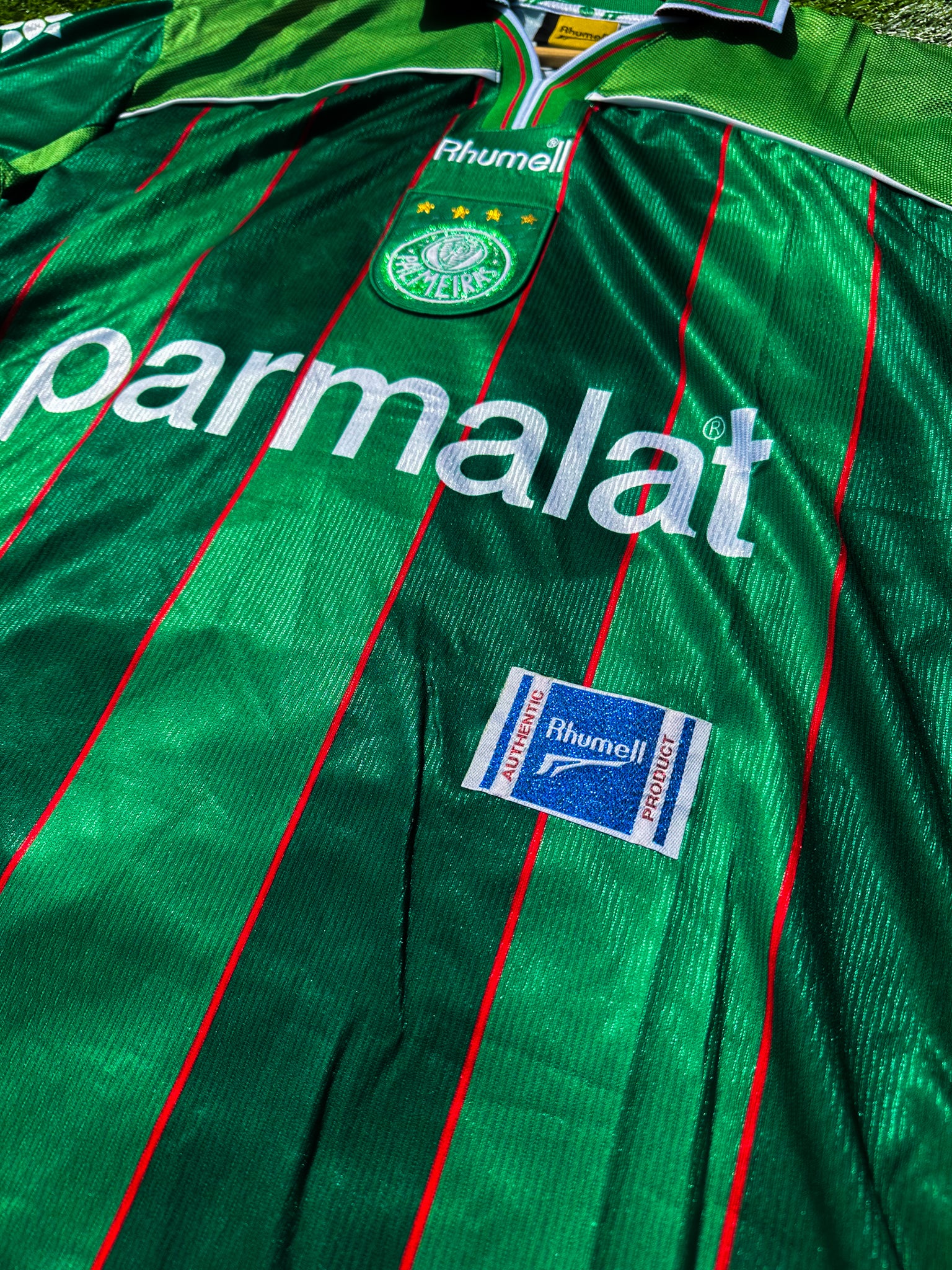 Close-up of Parmalat logo and club crest on the 1992 Palmeiras shirt.