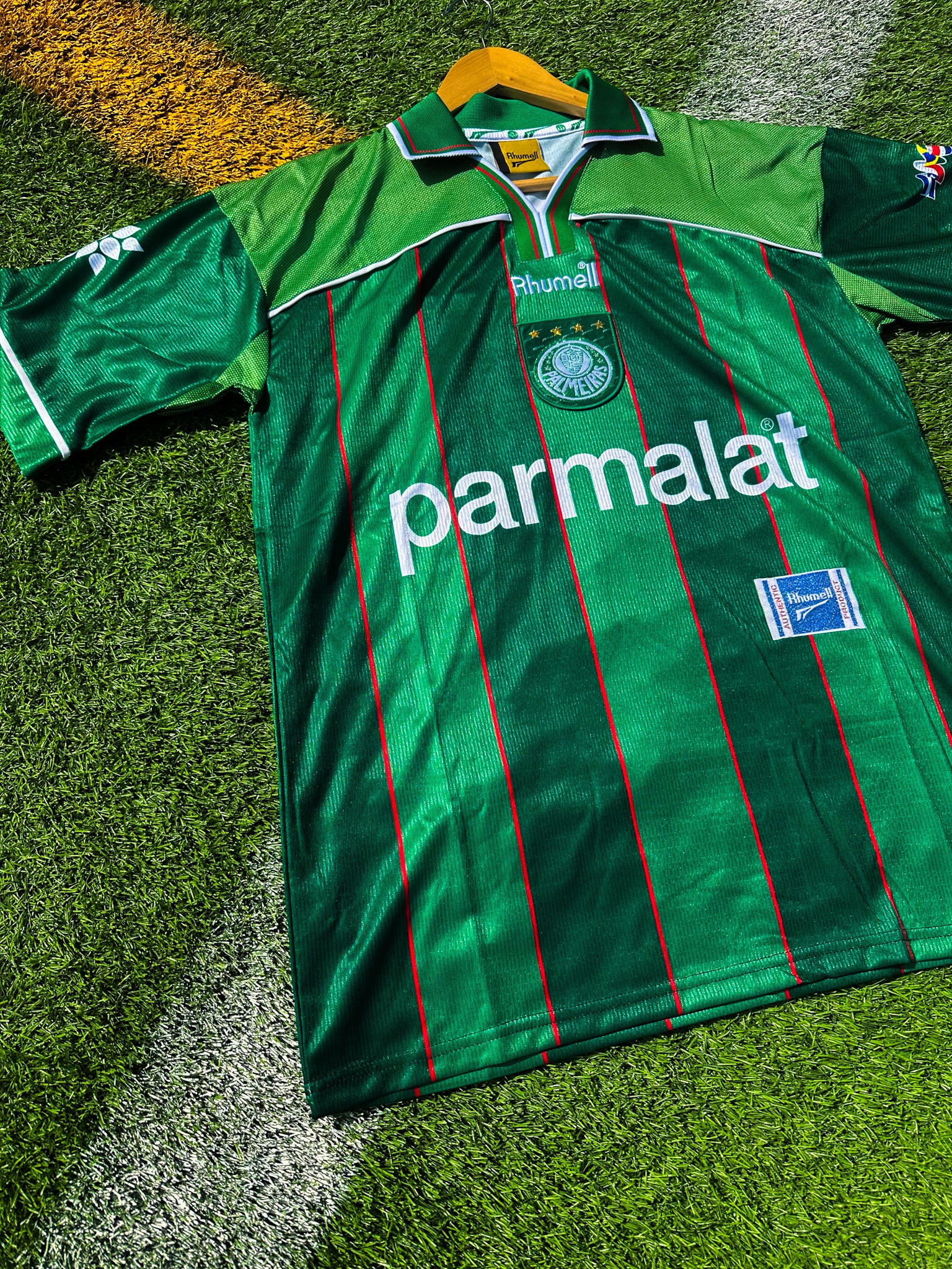 Close-up of Parmalat logo and club crest on the 1992 Palmeiras shirt.