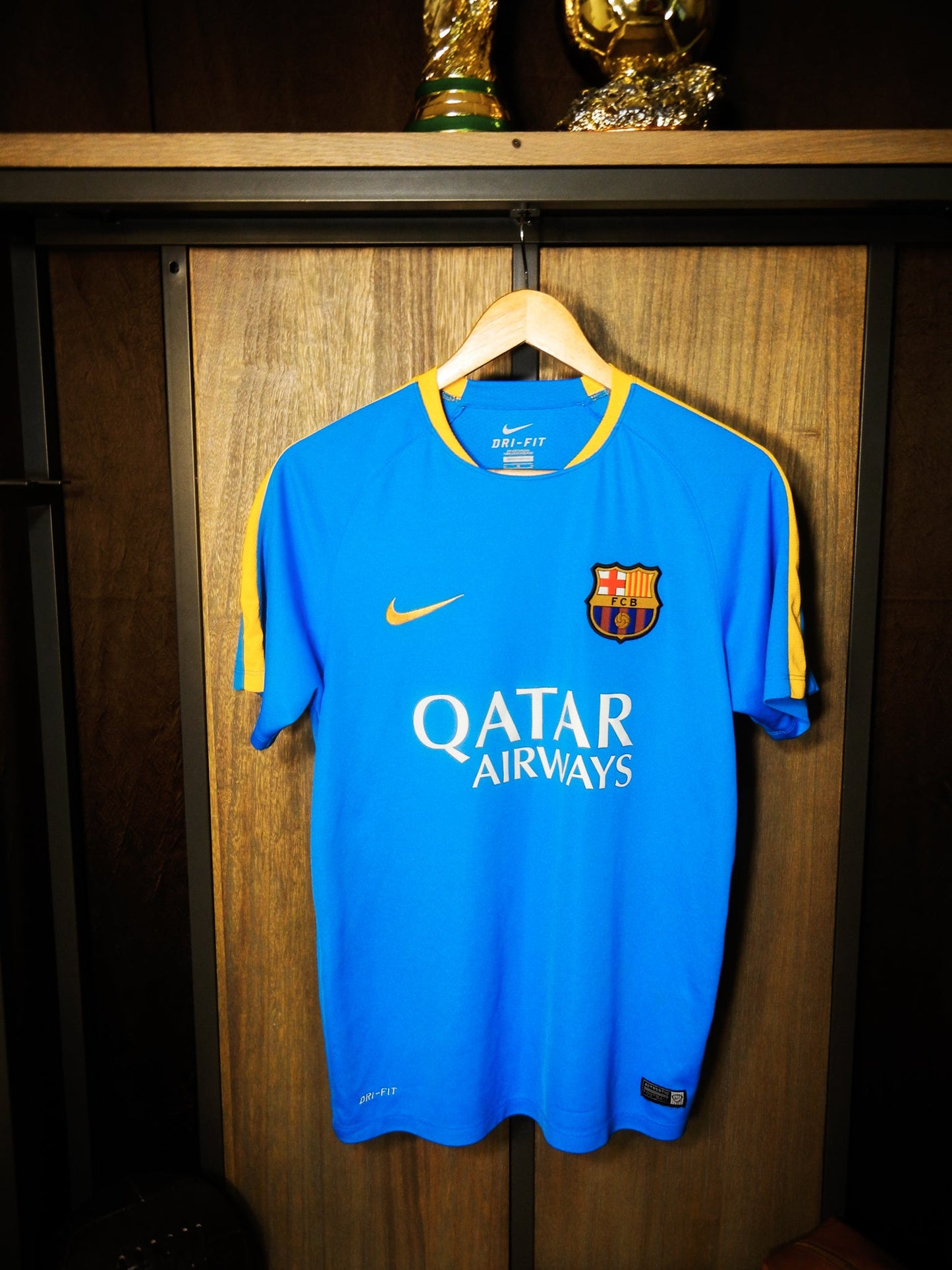 Barcelona 2015/16 Training Jersey – Size M – Sky Blue Nike Shirt  (MPN: 686600-436)
