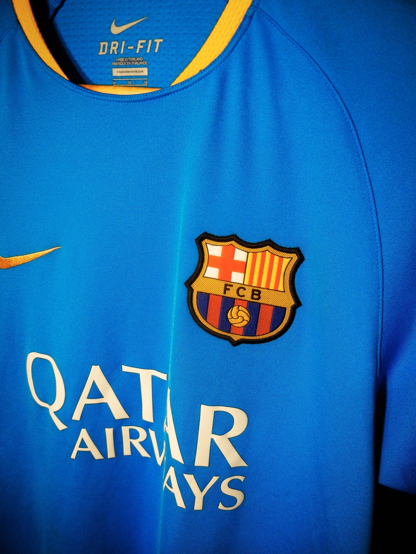 Barcelona 2015/16 Training Jersey – Size M – Sky Blue Nike Shirt  (MPN: 686600-436)
