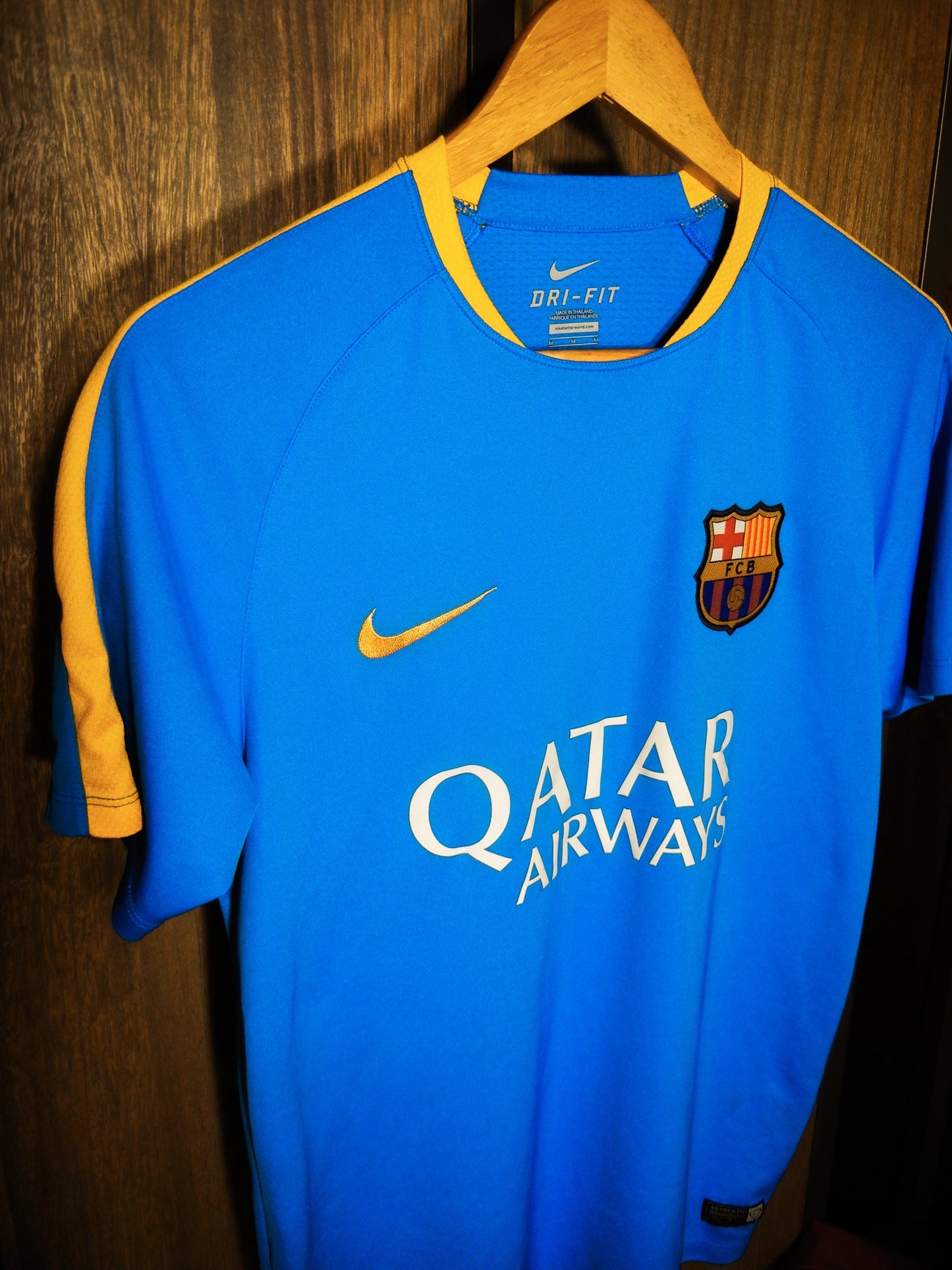 Barcelona 2015/16 Training Jersey – Size M – Sky Blue Nike Shirt  (MPN: 686600-436)