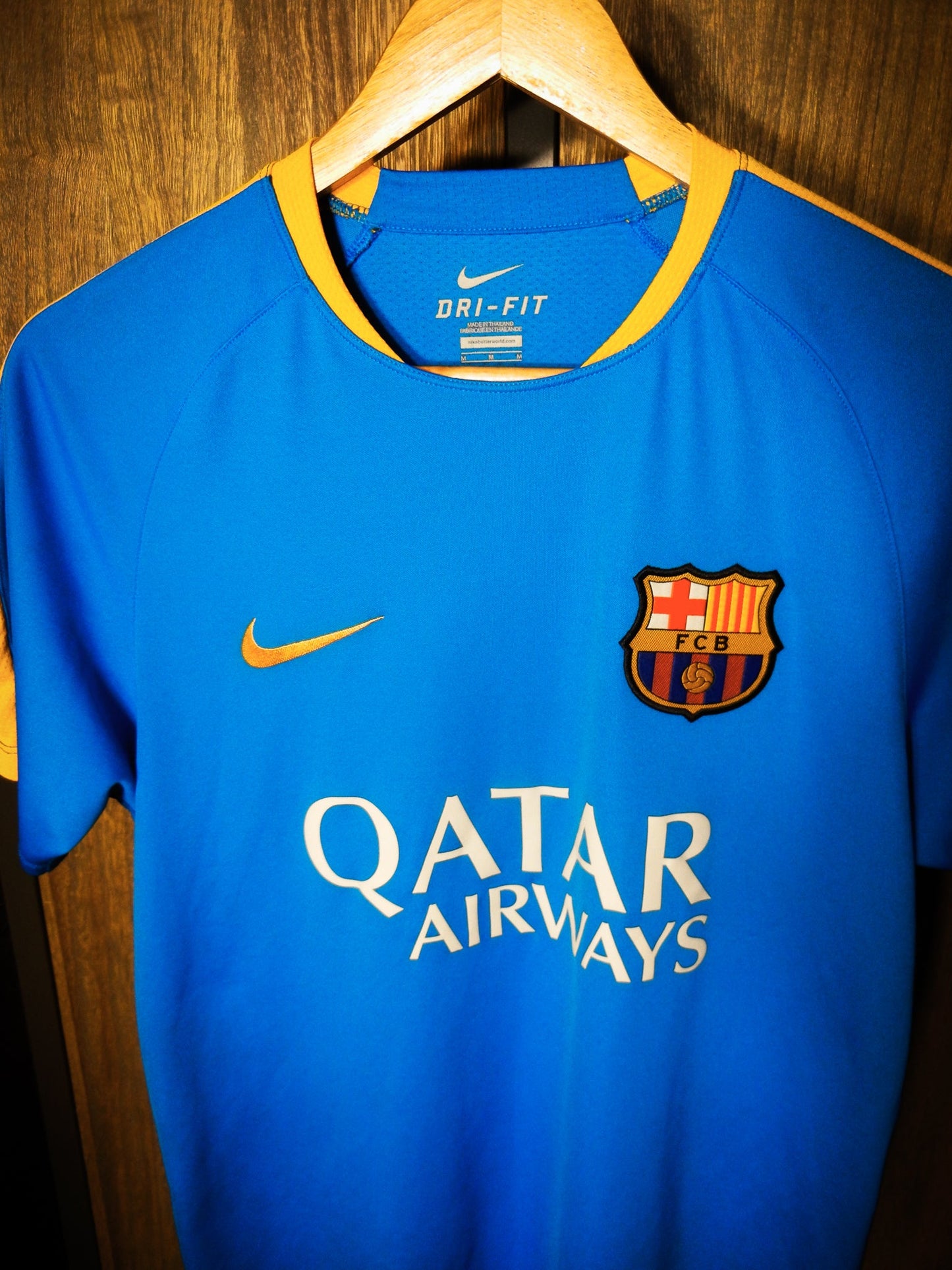 Barcelona 2015/16 Training Jersey – Size M – Sky Blue Nike Shirt  (MPN: 686600-436)