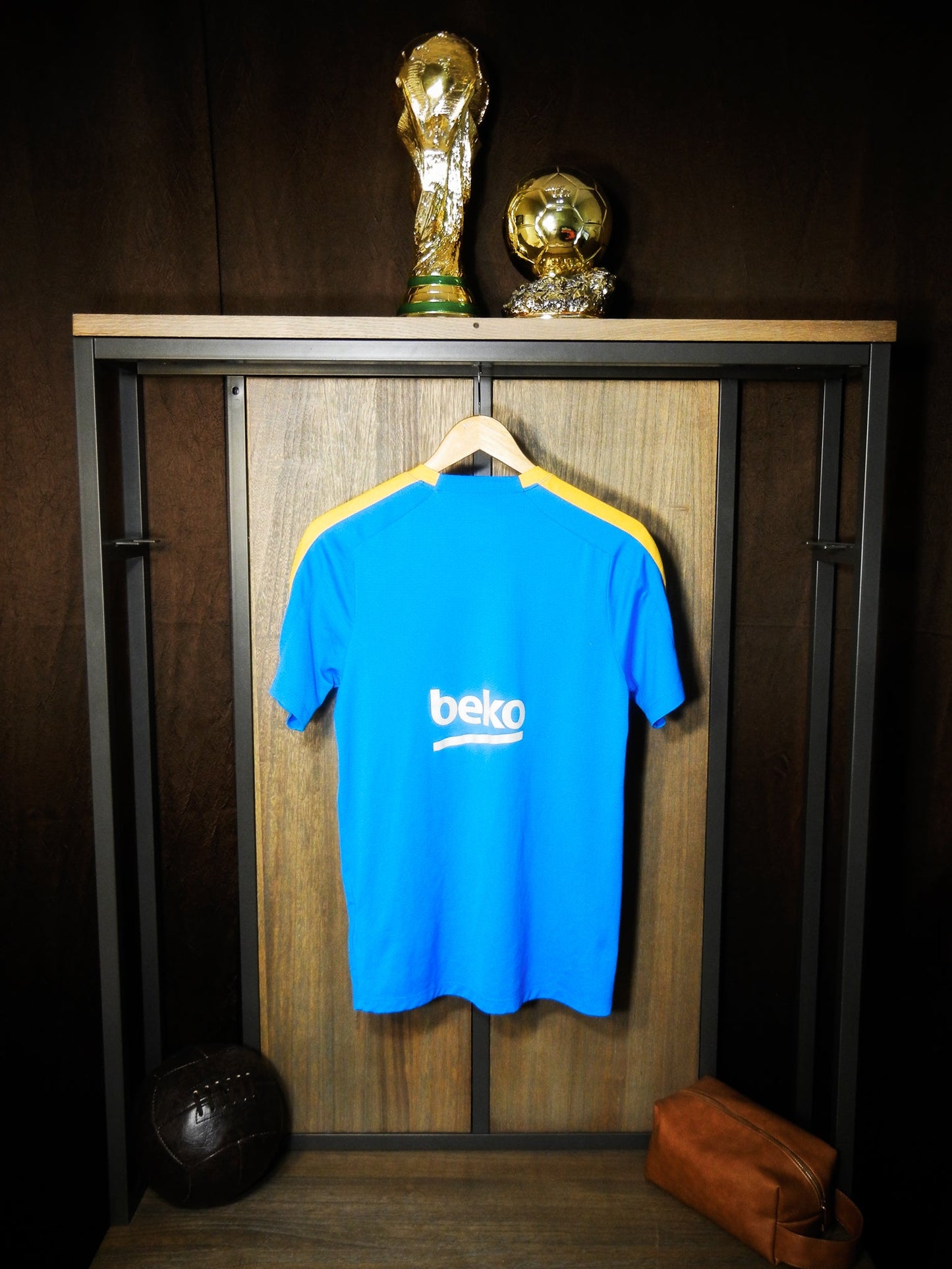 Barcelona 2015/16 Training Jersey – Size M – Sky Blue Nike Shirt  (MPN: 686600-436)