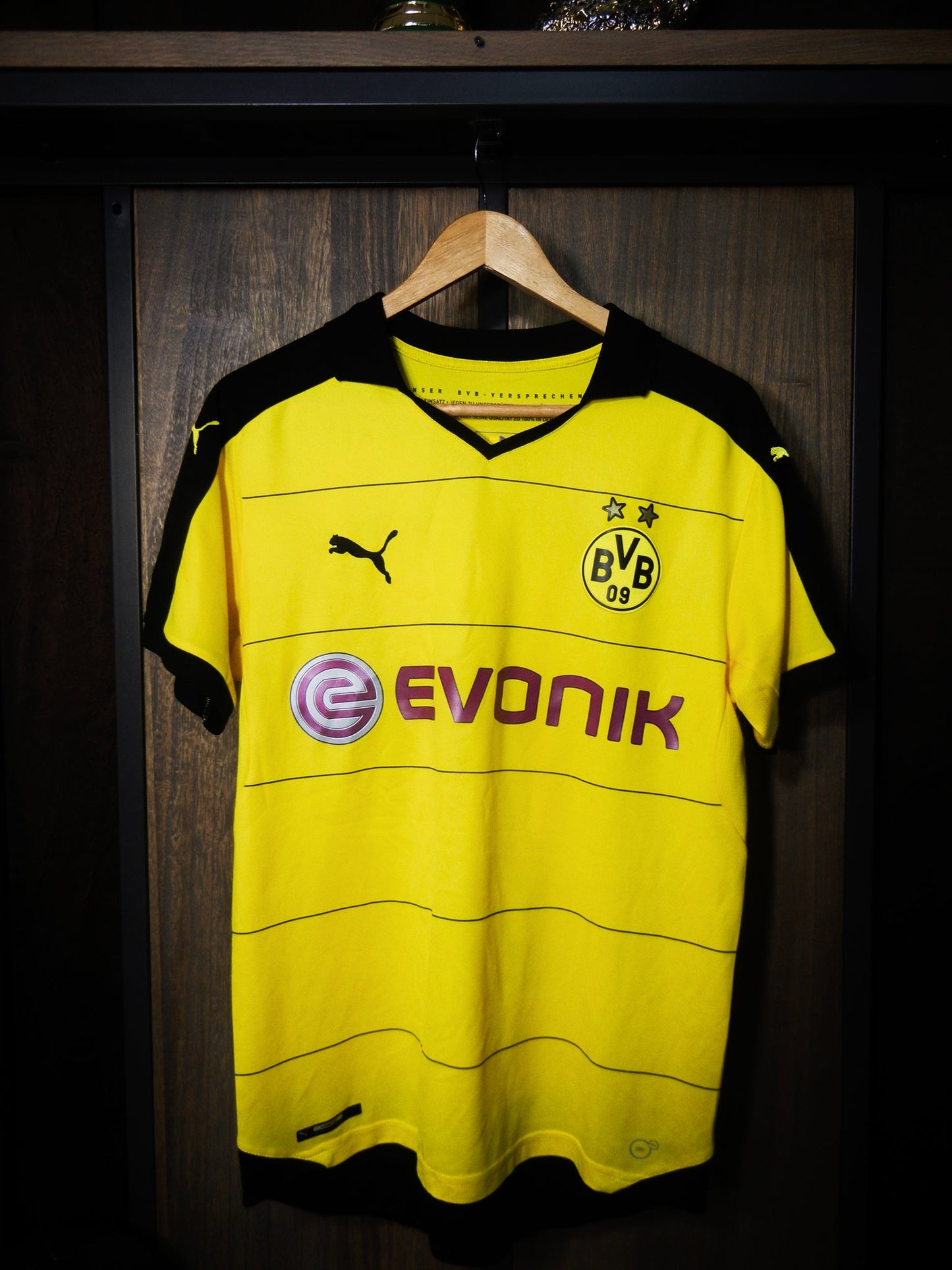 Borussia Dortmund 2015/2016 Home Jersey – Aubameyang #17 – Size M – Yellow and Black Puma Shirt – (MPN: 747991)