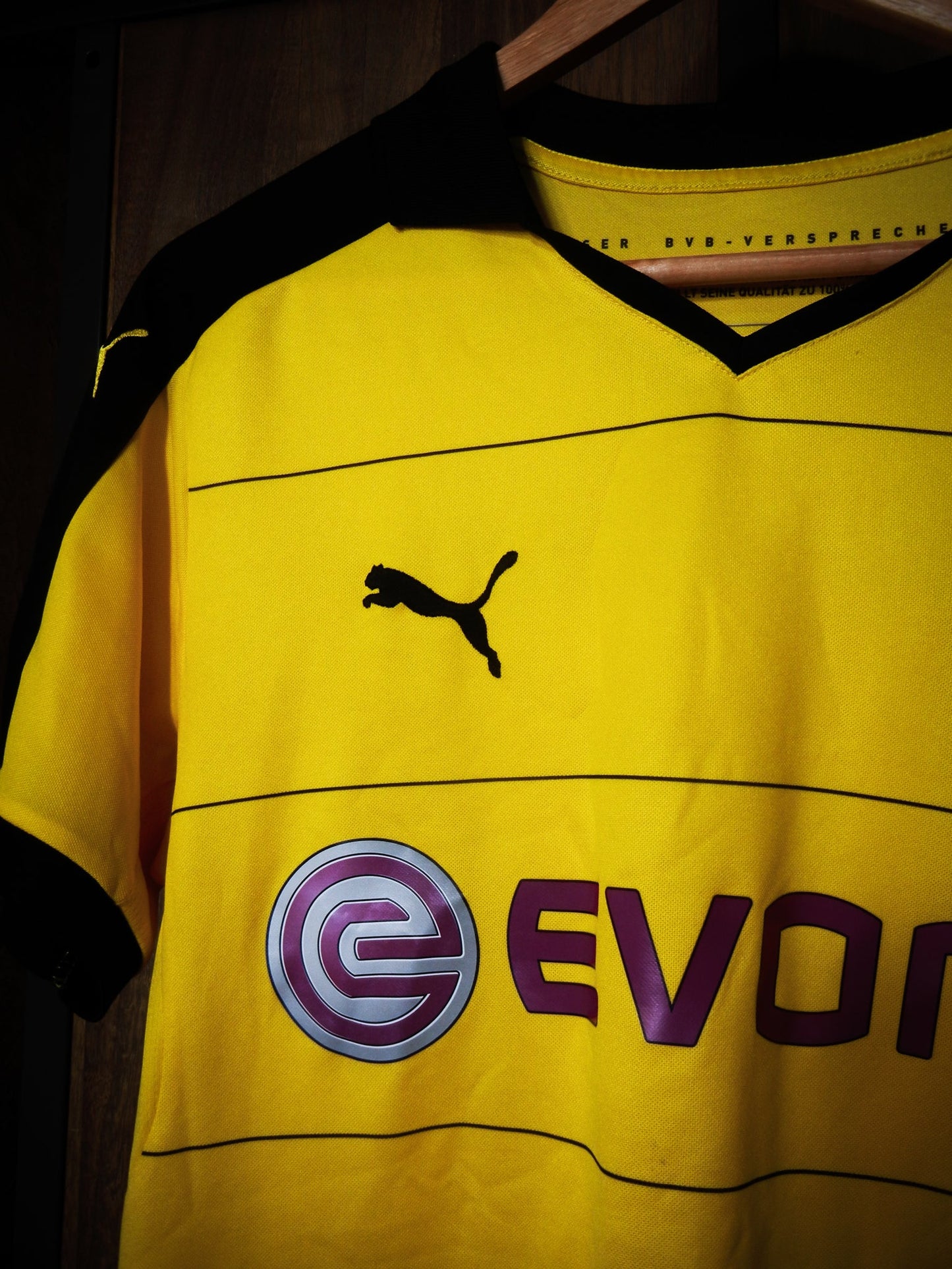 Borussia Dortmund 2015/2016 Home Jersey – Aubameyang #17 – Size M – Yellow and Black Puma Shirt – (MPN: 747991)