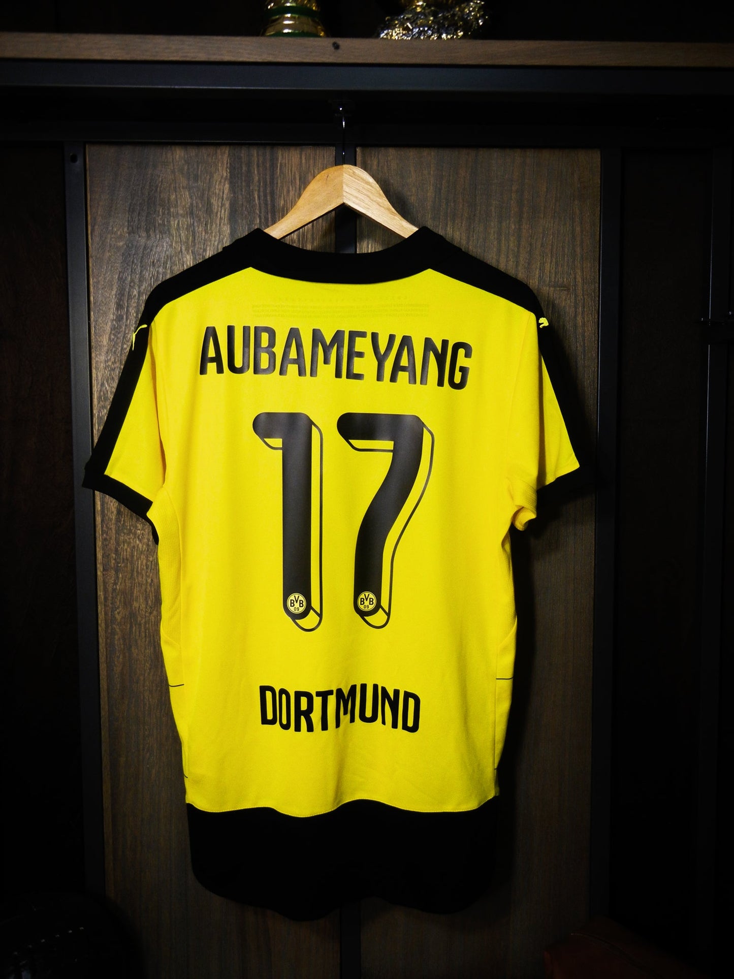 Borussia Dortmund 2015/2016 Home Jersey – Aubameyang #17 – Size M – Yellow and Black Puma Shirt – (MPN: 747991)