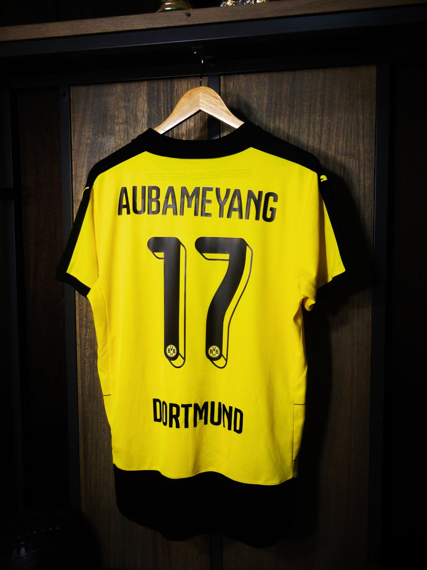 Borussia Dortmund 2015/2016 Home Jersey – Aubameyang #17 – Size M – Yellow and Black Puma Shirt – (MPN: 747991)