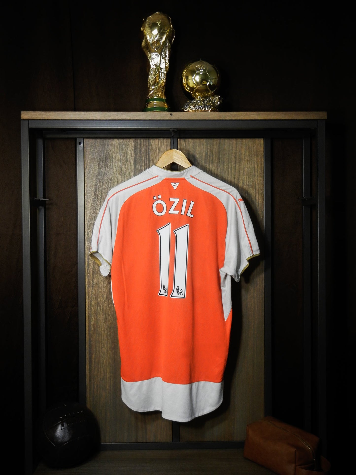 Arsenal 2015/16 Home Jersey – Mesut Özil #11 – Size XL – Red & White Puma Shirt (MPN: 747566)
