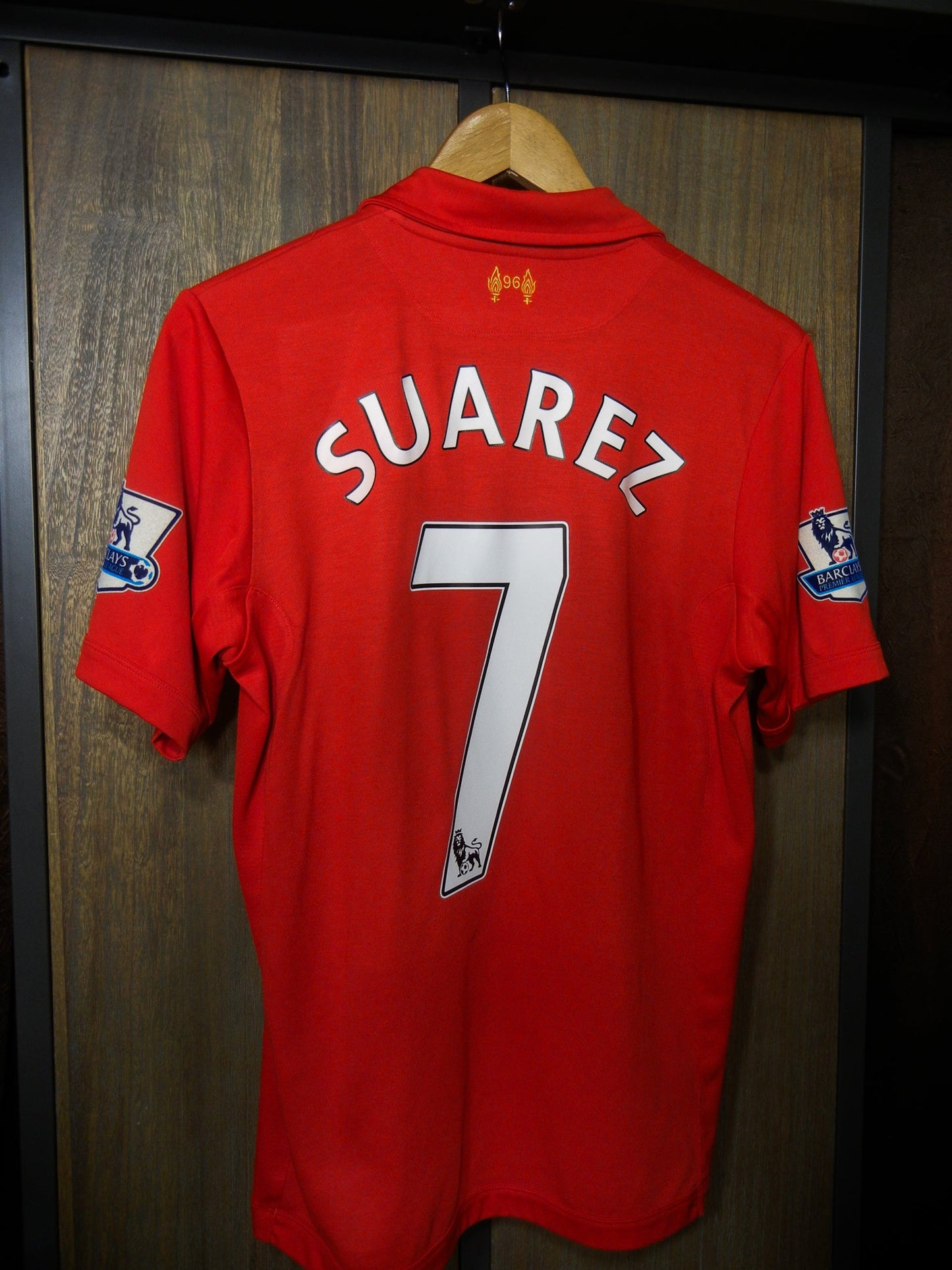 Liverpool 2012/2013 Home Jersey – Luis Suárez #7 – Size S – Red Warrior Shirt (MPN: F1210SPC027)