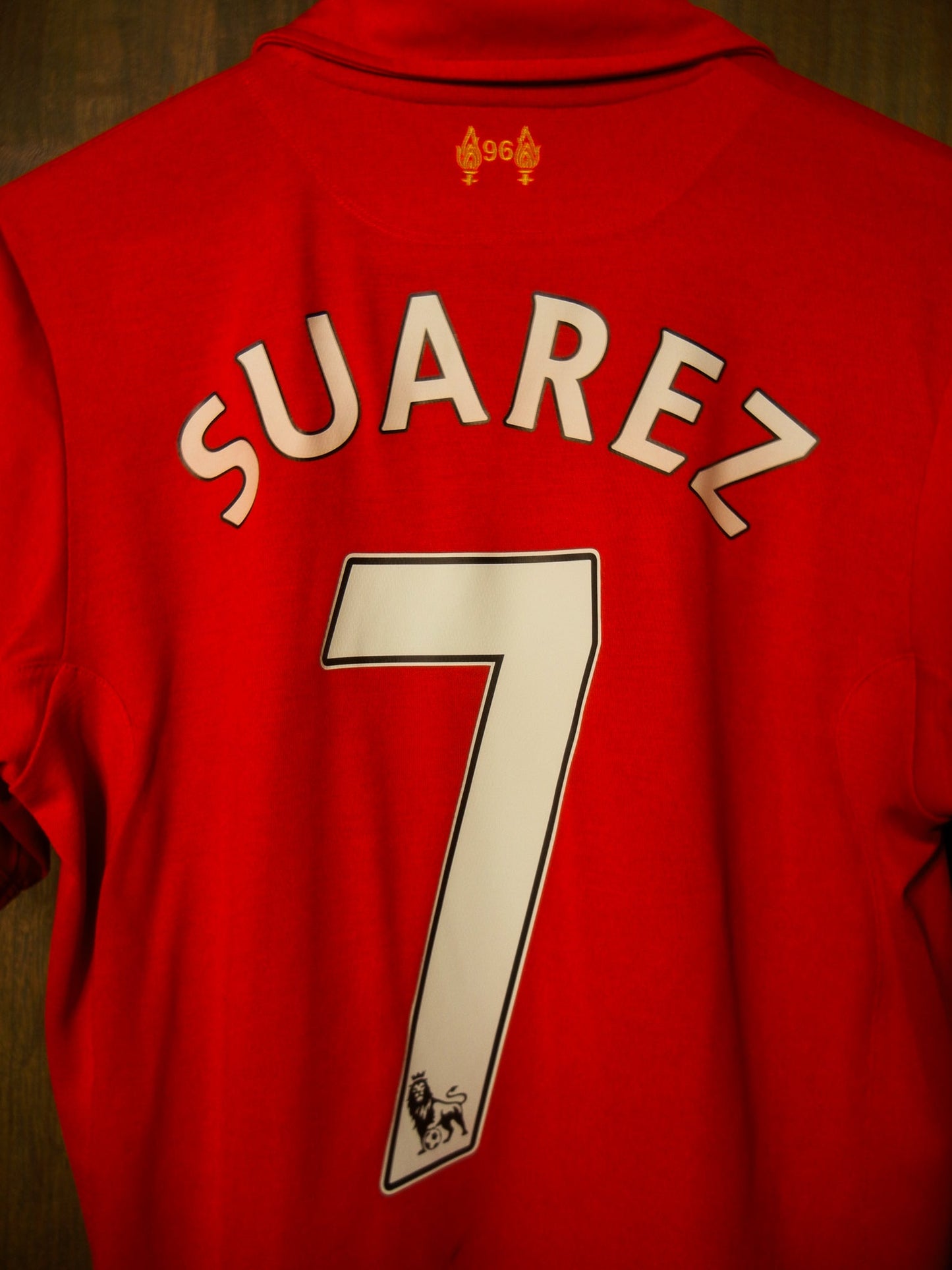 Liverpool 2012/2013 Home Jersey – Luis Suárez #7 – Size S – Red Warrior Shirt (MPN: F1210SPC027)
