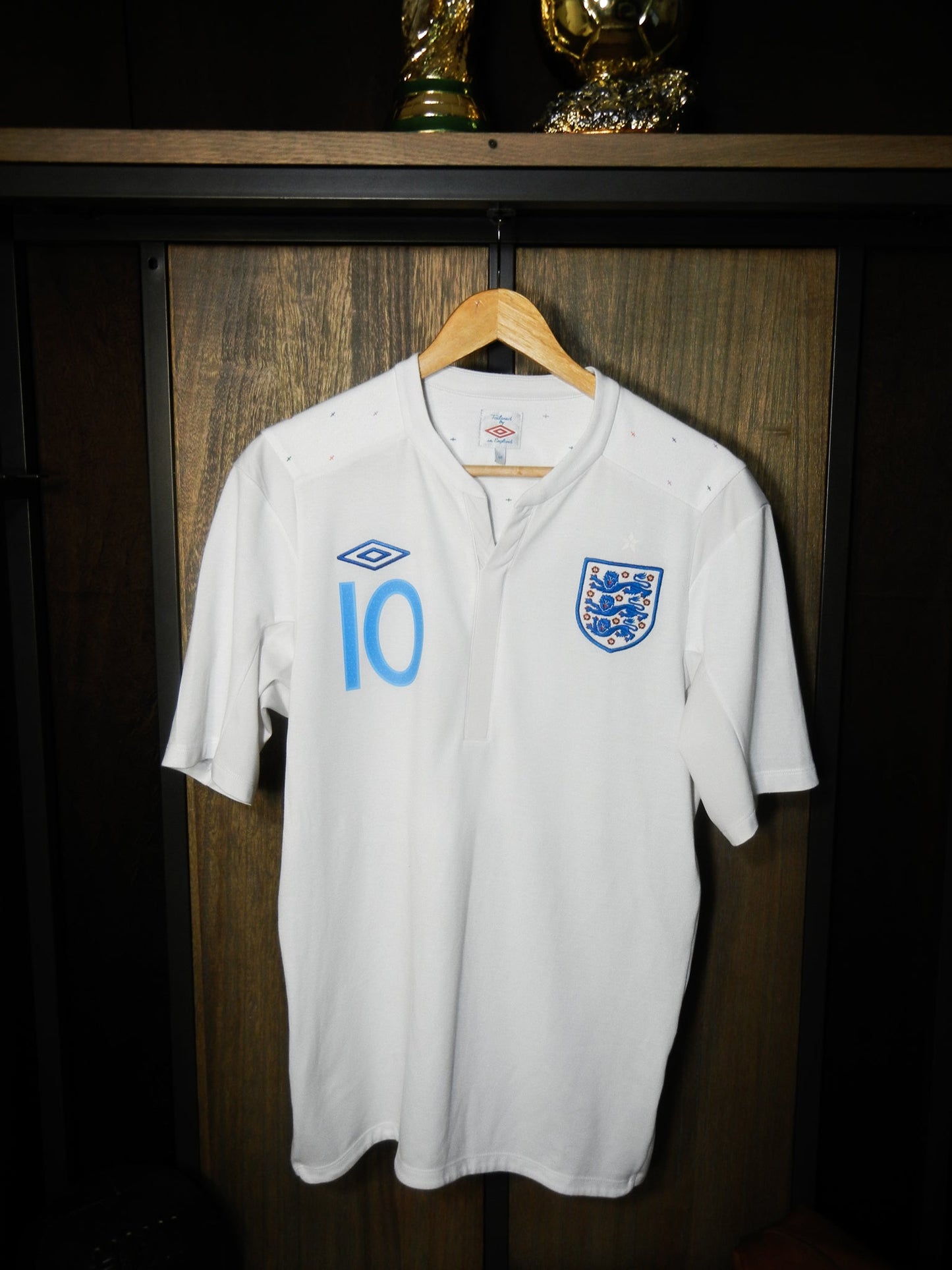 England 2010/11 Home Jersey – Wayne Rooney #10 – Medium – White Umbro Shirt (MPN: 8828227)