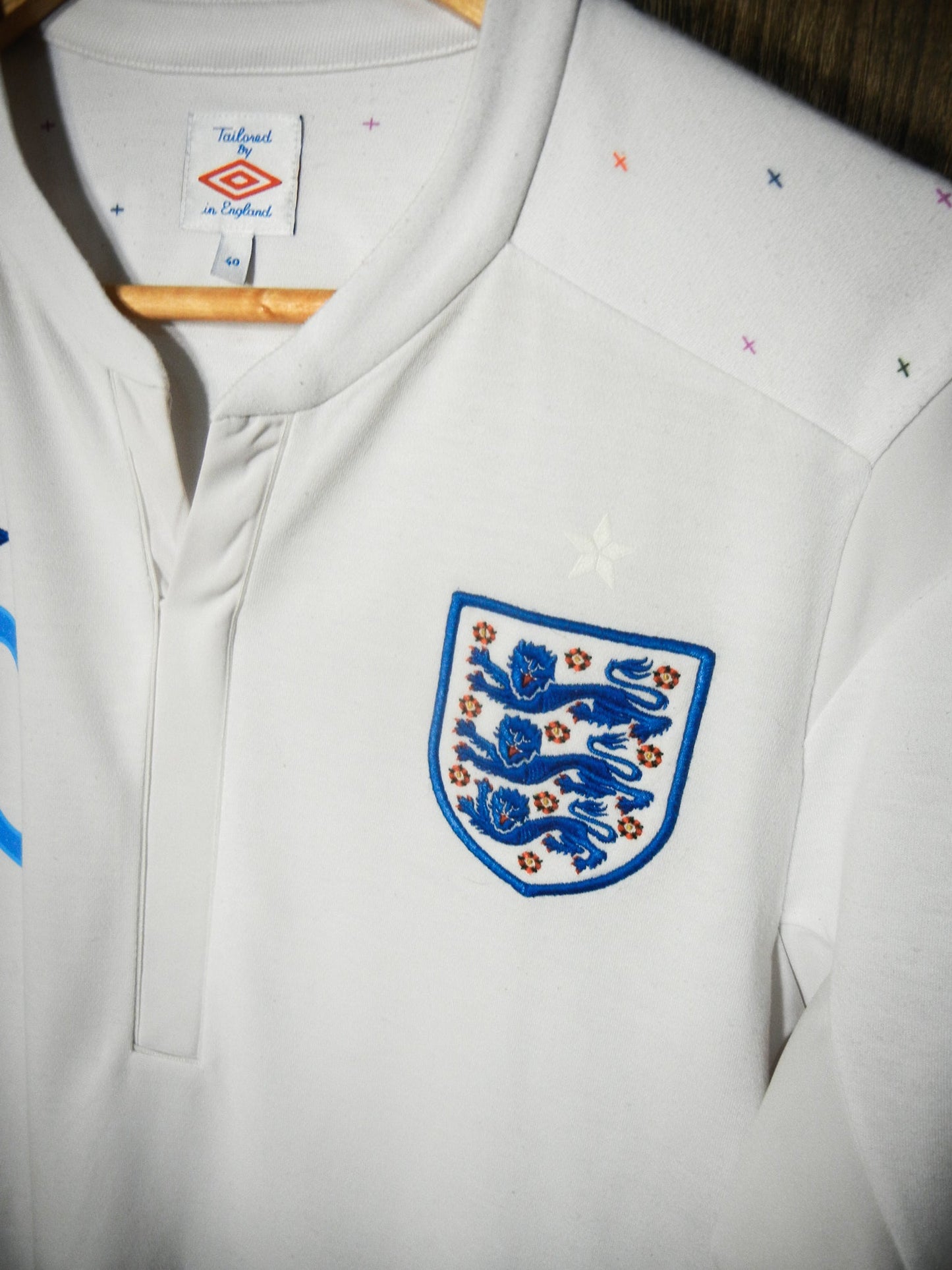 England 2010/11 Home Jersey – Wayne Rooney #10 – Medium – White Umbro Shirt (MPN: 8828227)