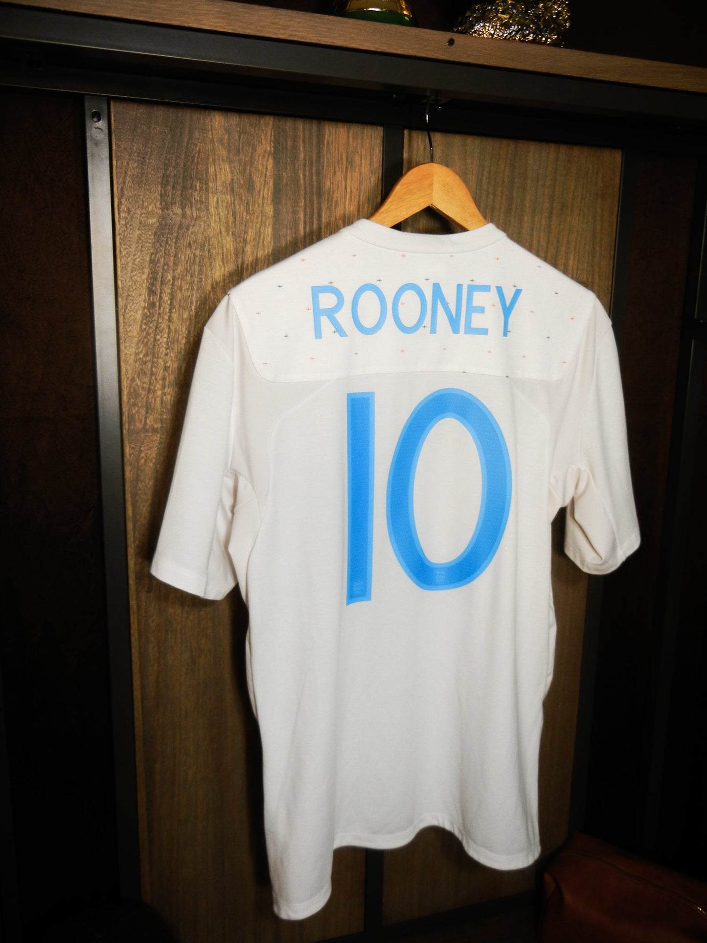 England 2010/11 Home Jersey – Wayne Rooney #10 – Medium – White Umbro Shirt (MPN: 8828227)