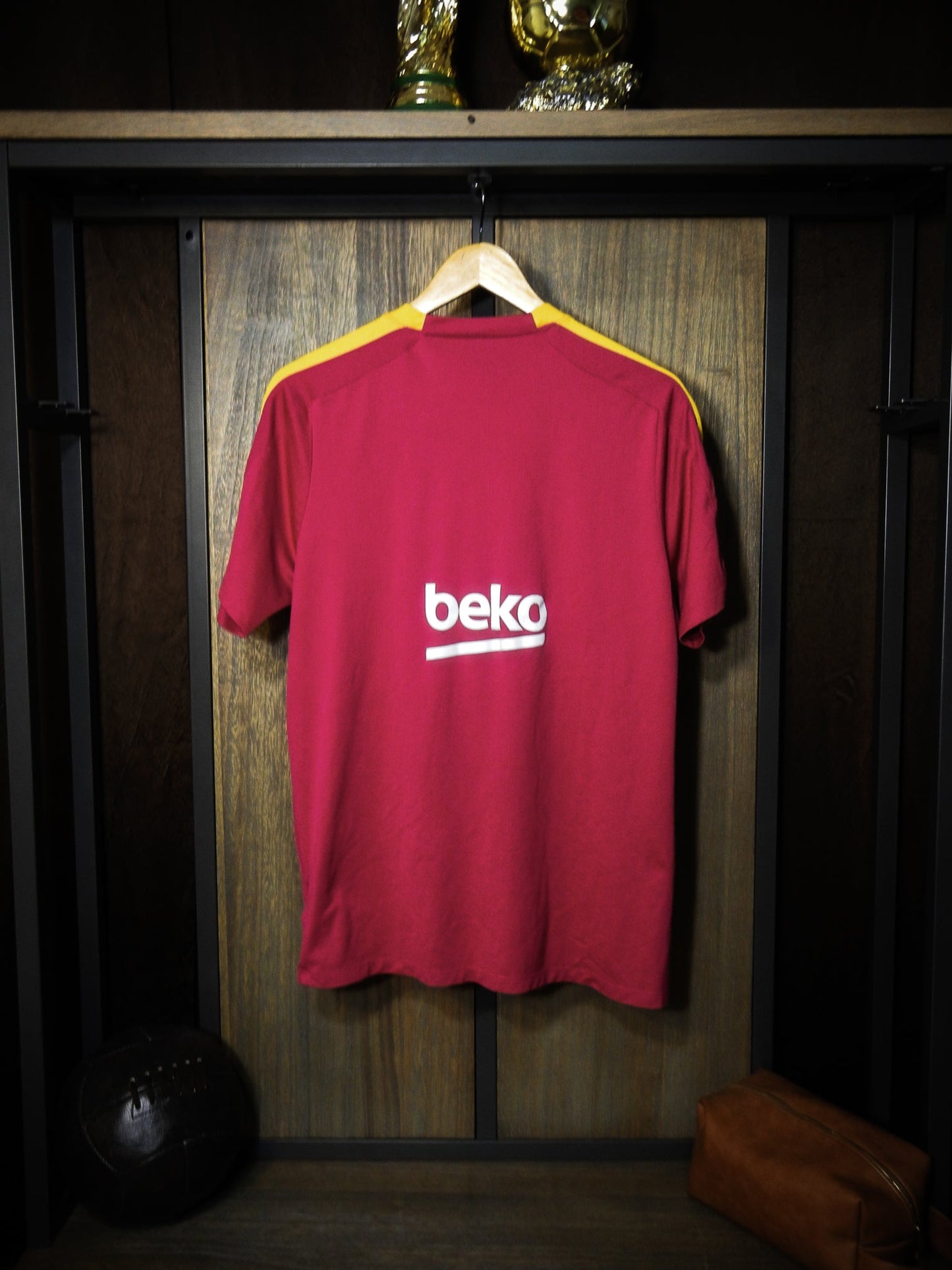 Barcelona 2016/17 Away Training Top – Size XL – Purple Nike Shirt (MPN: 686600-560)