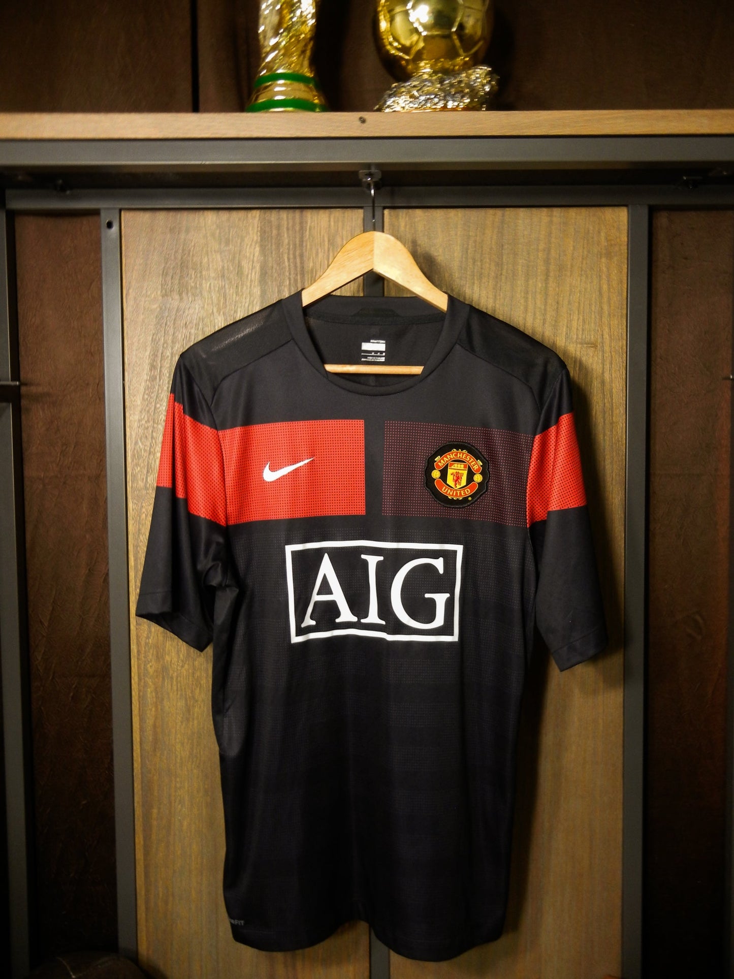 Manchester United 2009/10 Black Training Top – Size M – AIG Nike Shirt – (MPN: 355105-010)