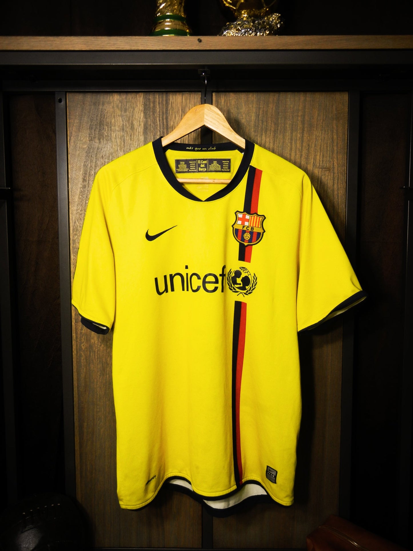 Barcelona 2008/09 Away Jersey – Lionel Messi #10 – Size L – Yellow Nike Shirt – (MPN: 286787-760)