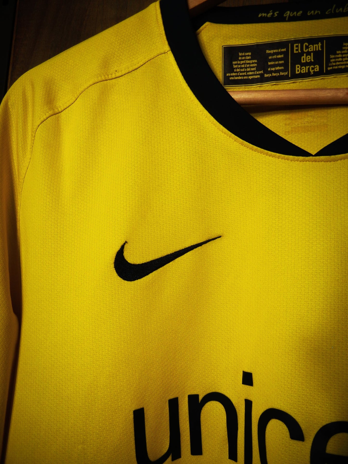 Barcelona 2008/09 Away Jersey – Lionel Messi #10 – Size L – Yellow Nike Shirt – (MPN: 286787-760)