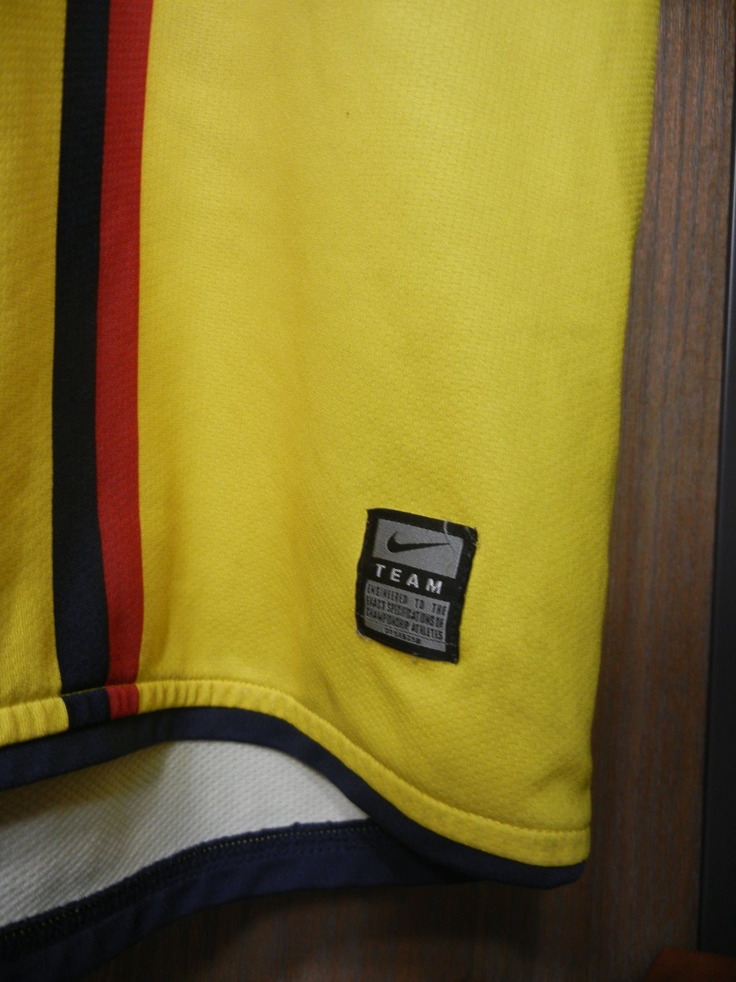 Barcelona 2008/09 Away Jersey – Lionel Messi #10 – Size L – Yellow Nike Shirt – (MPN: 286787-760)