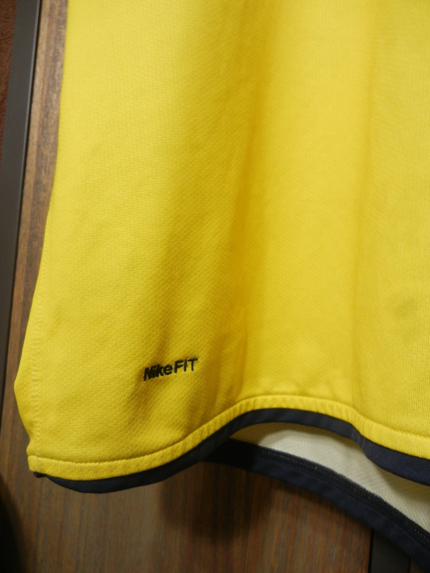 Barcelona 2008/09 Away Jersey – Lionel Messi #10 – Size L – Yellow Nike Shirt – (MPN: 286787-760)