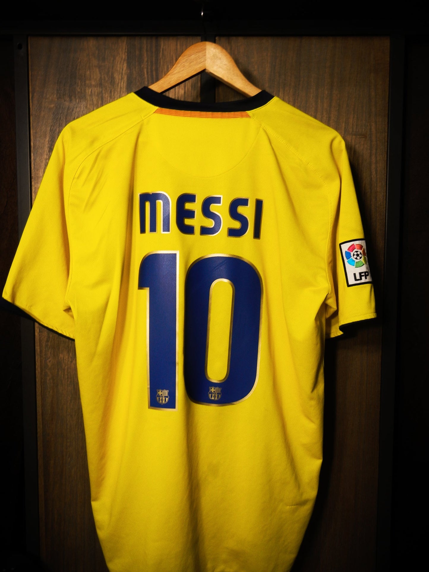 Barcelona 2008/09 Away Jersey – Lionel Messi #10 – Size L – Yellow Nike Shirt – (MPN: 286787-760)